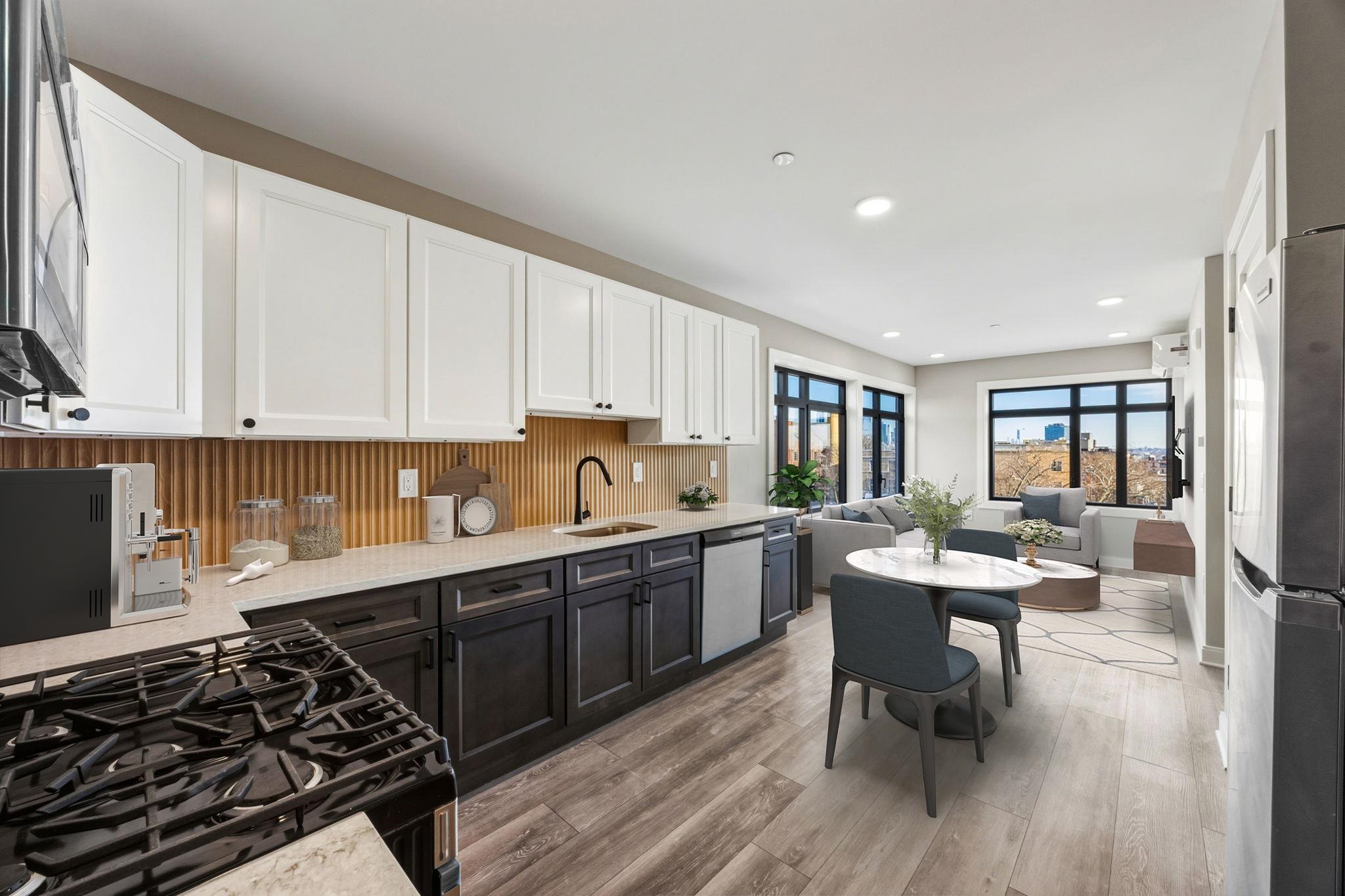 558 COMMUNIPAW AVE Unit: 301