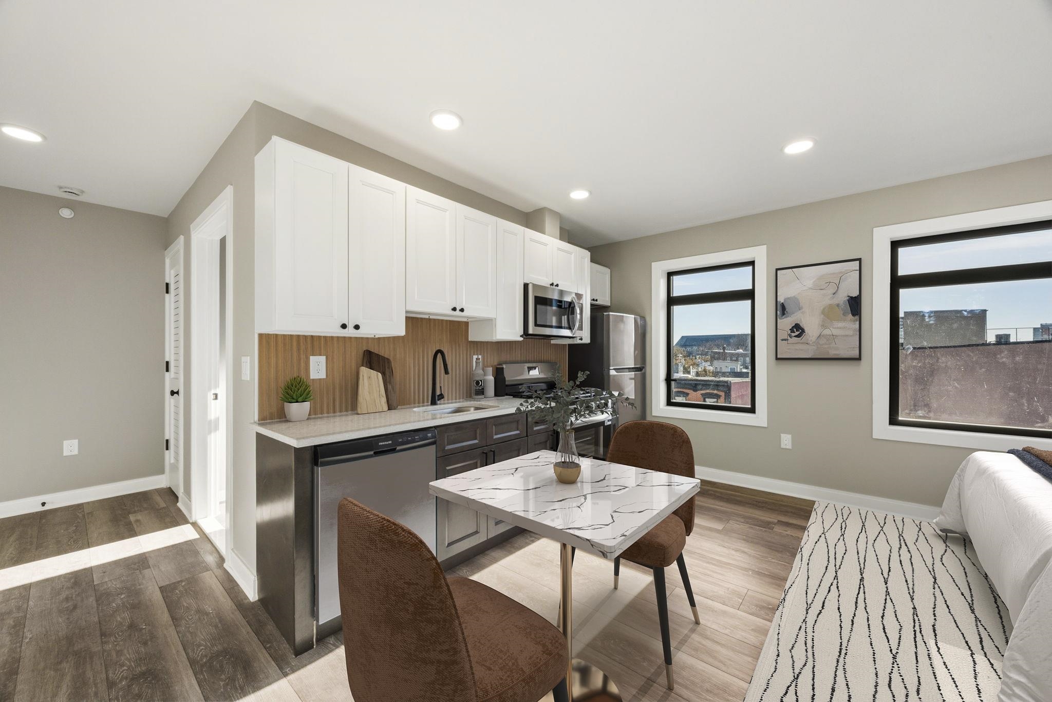 558 COMMUNIPAW AVE Unit: 405