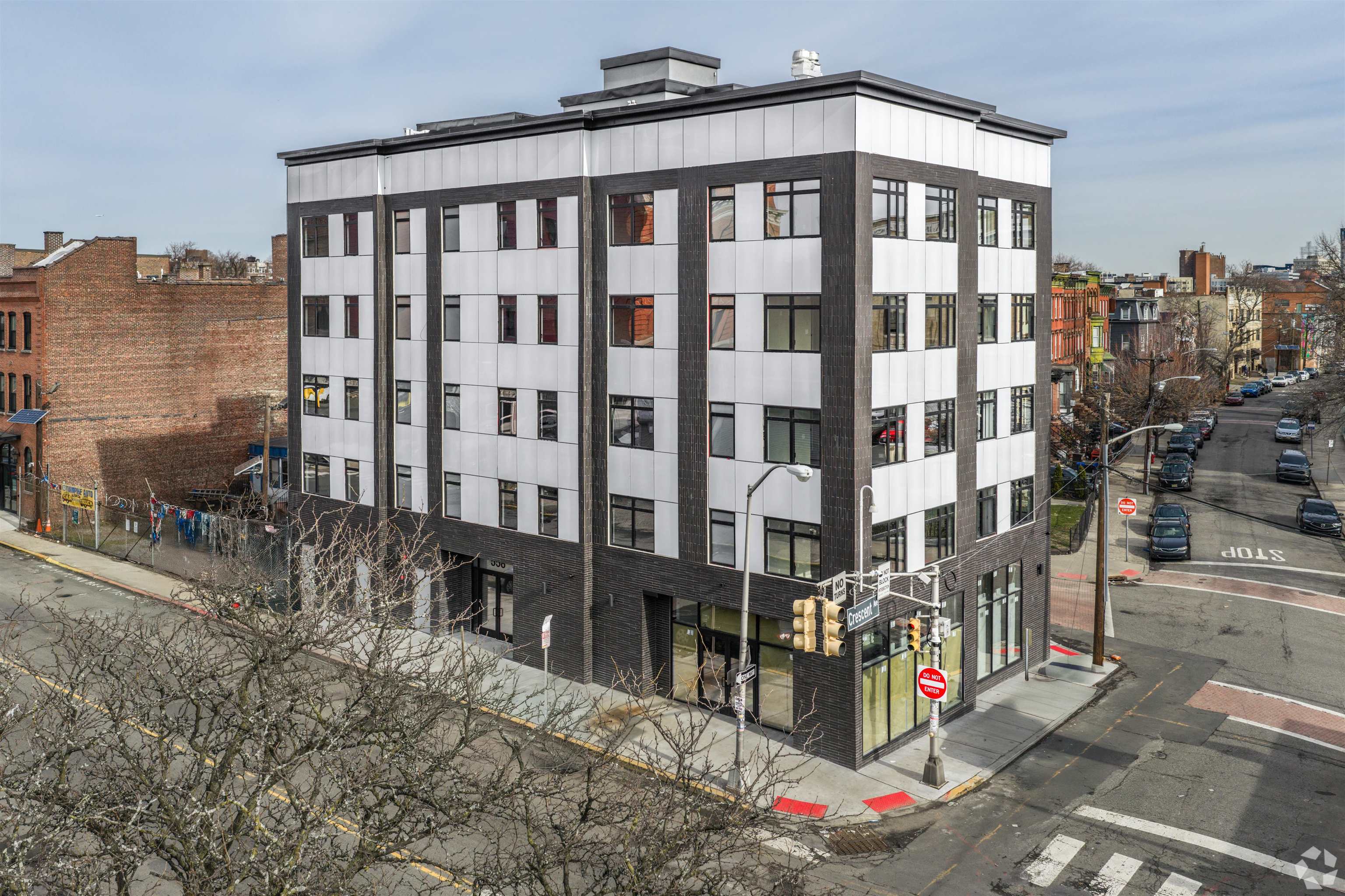558 COMMUNIPAW AVE Unit: 405