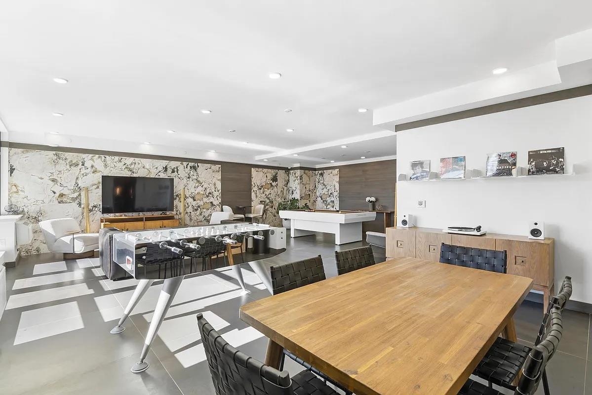 55 JORDAN AVE Unit: 1607