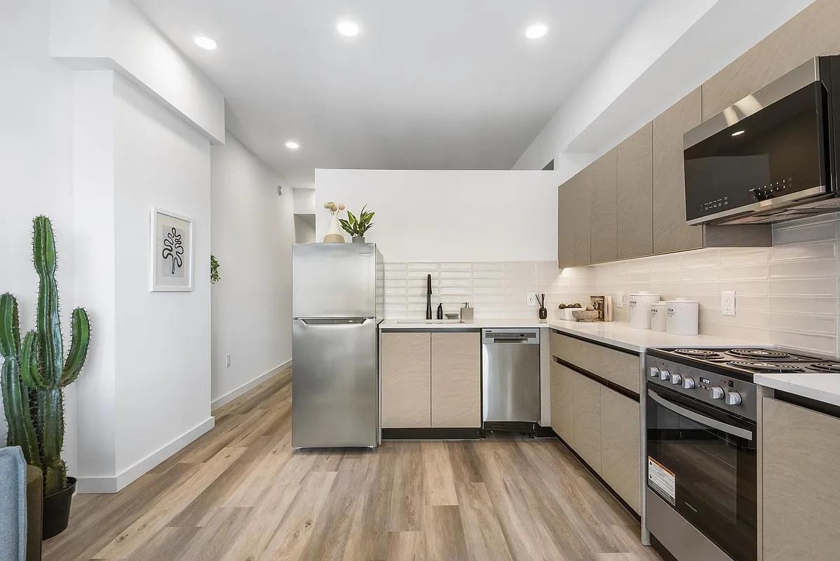 55 JORDAN AVE Unit: 209