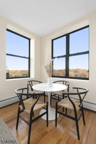 520 Belleville Ave E302