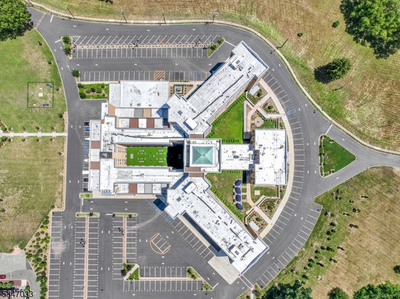 520 Belleville Ave N209