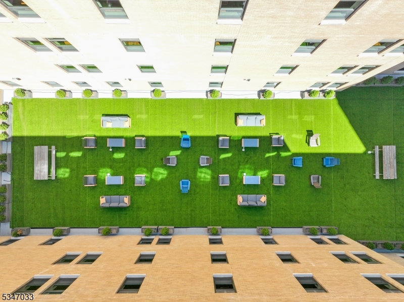 520 Belleville Ave N209