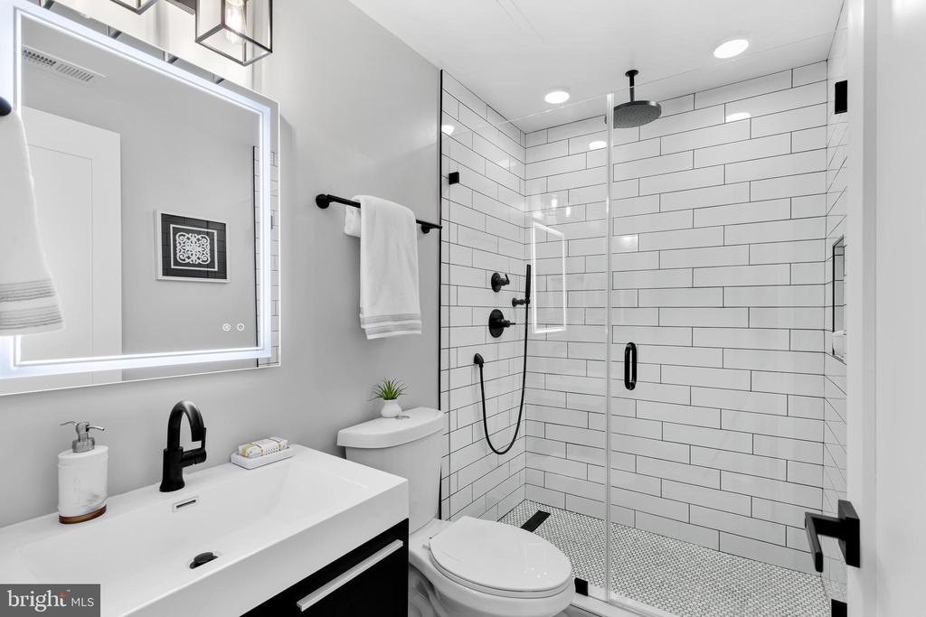 4014 Georgia Ave NW #202