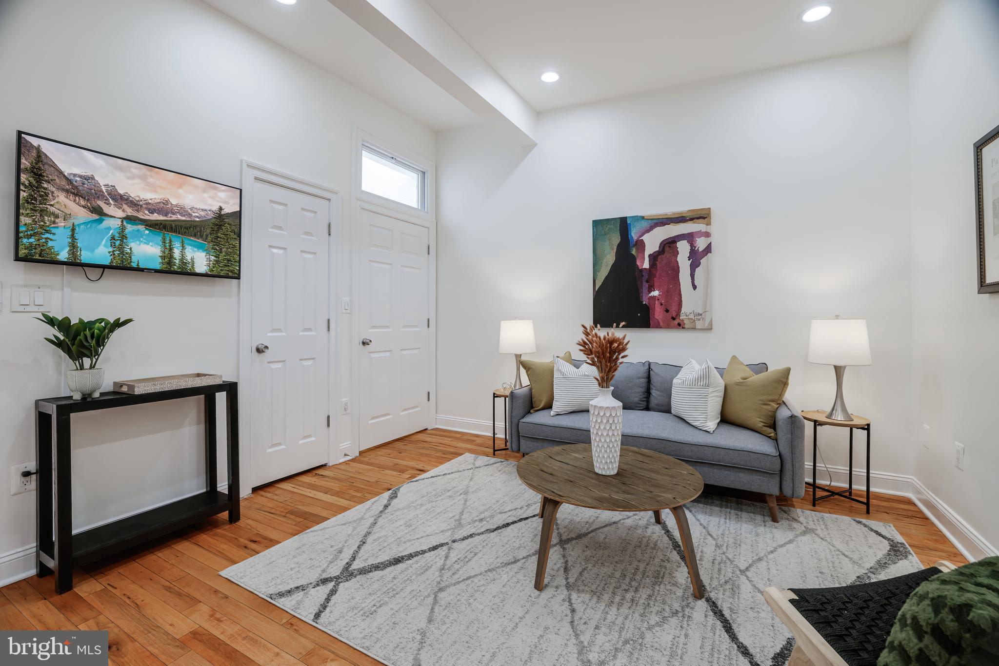 1102 Holbrook Ter NE #3