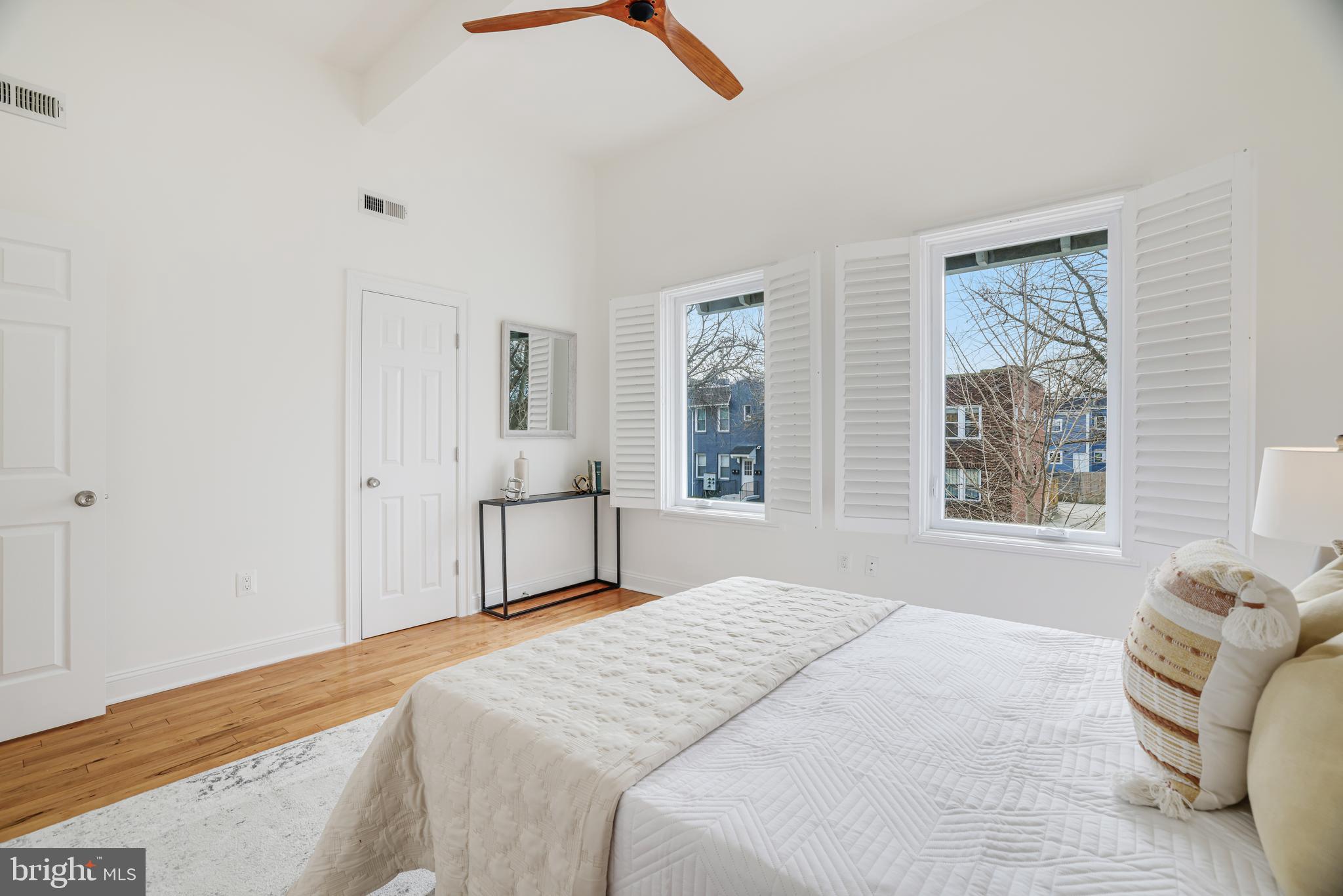 1102 Holbrook Ter NE #3