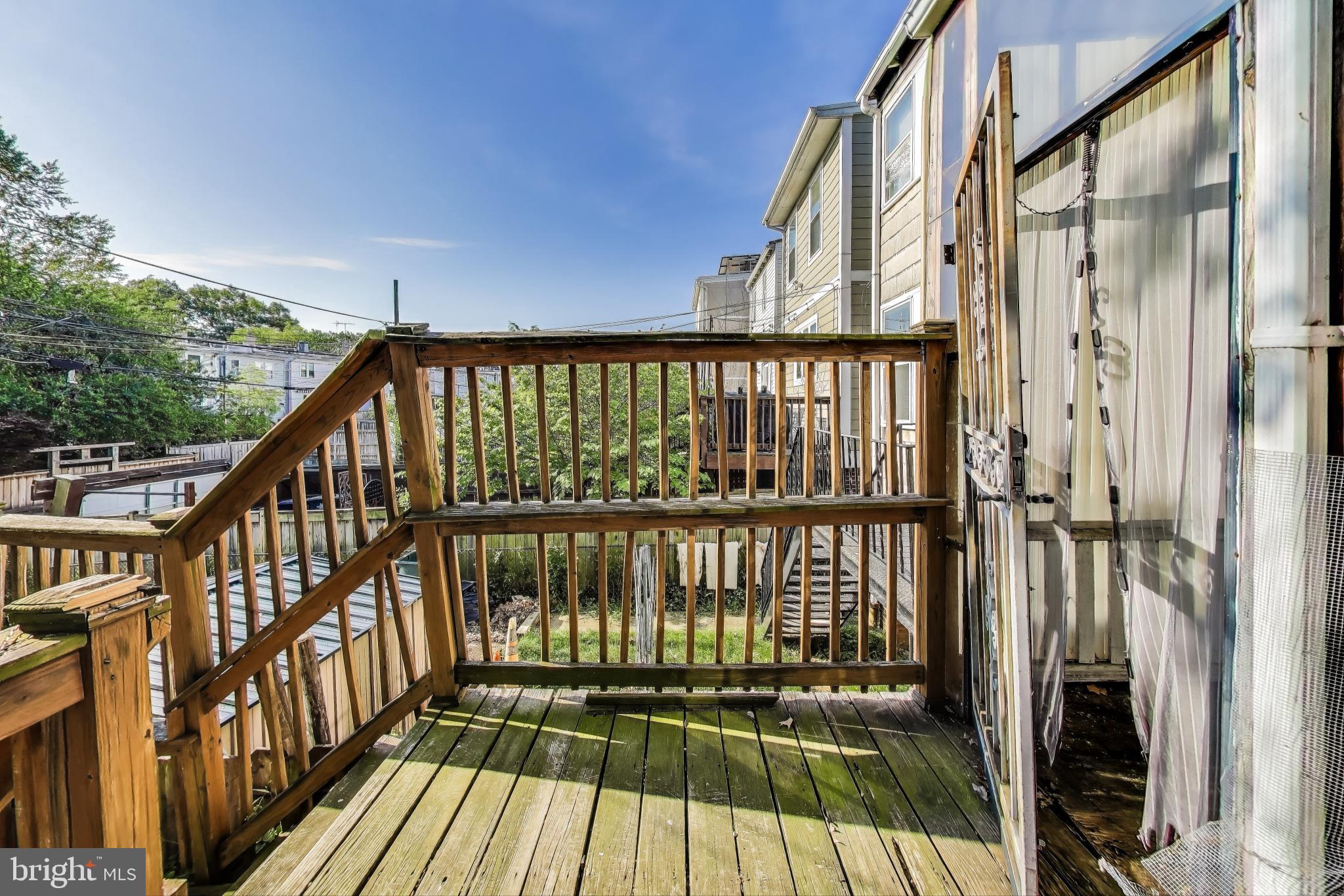 742 Crittenden St NW