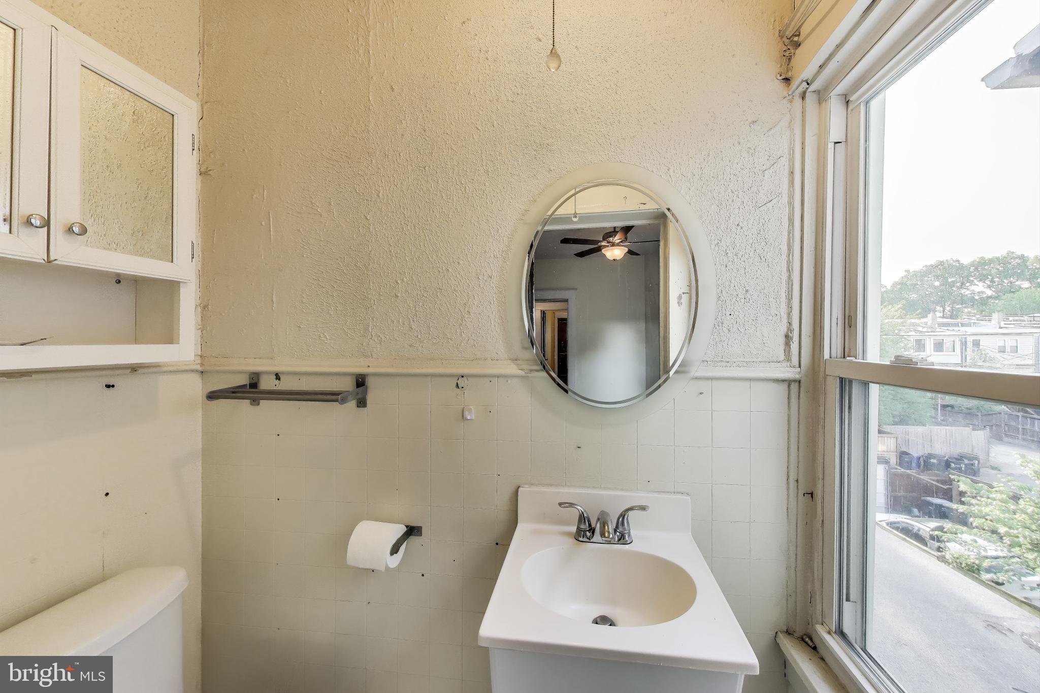 742 Crittenden St NW