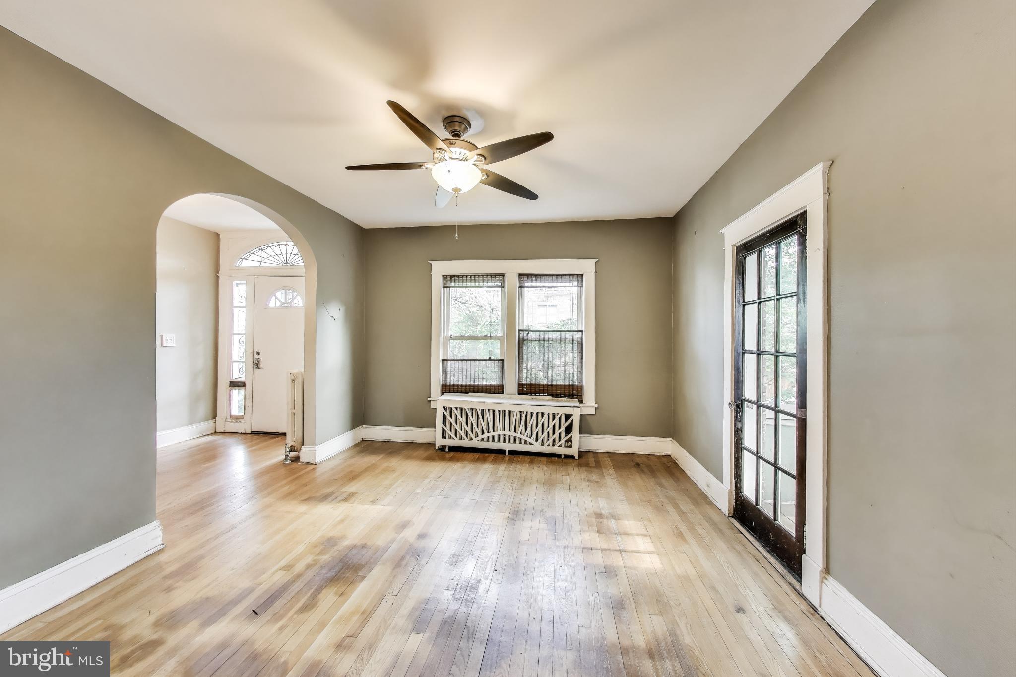 742 Crittenden St NW