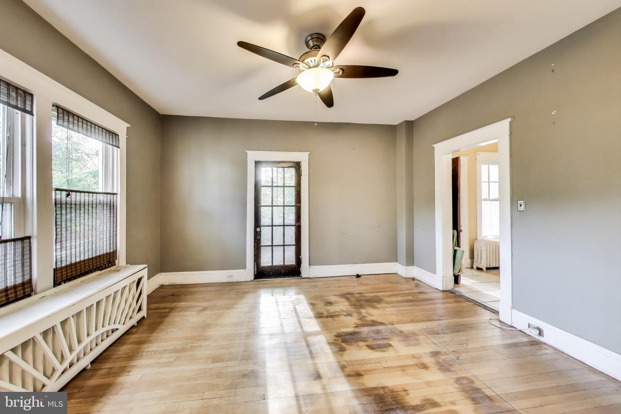 742 Crittenden St NW