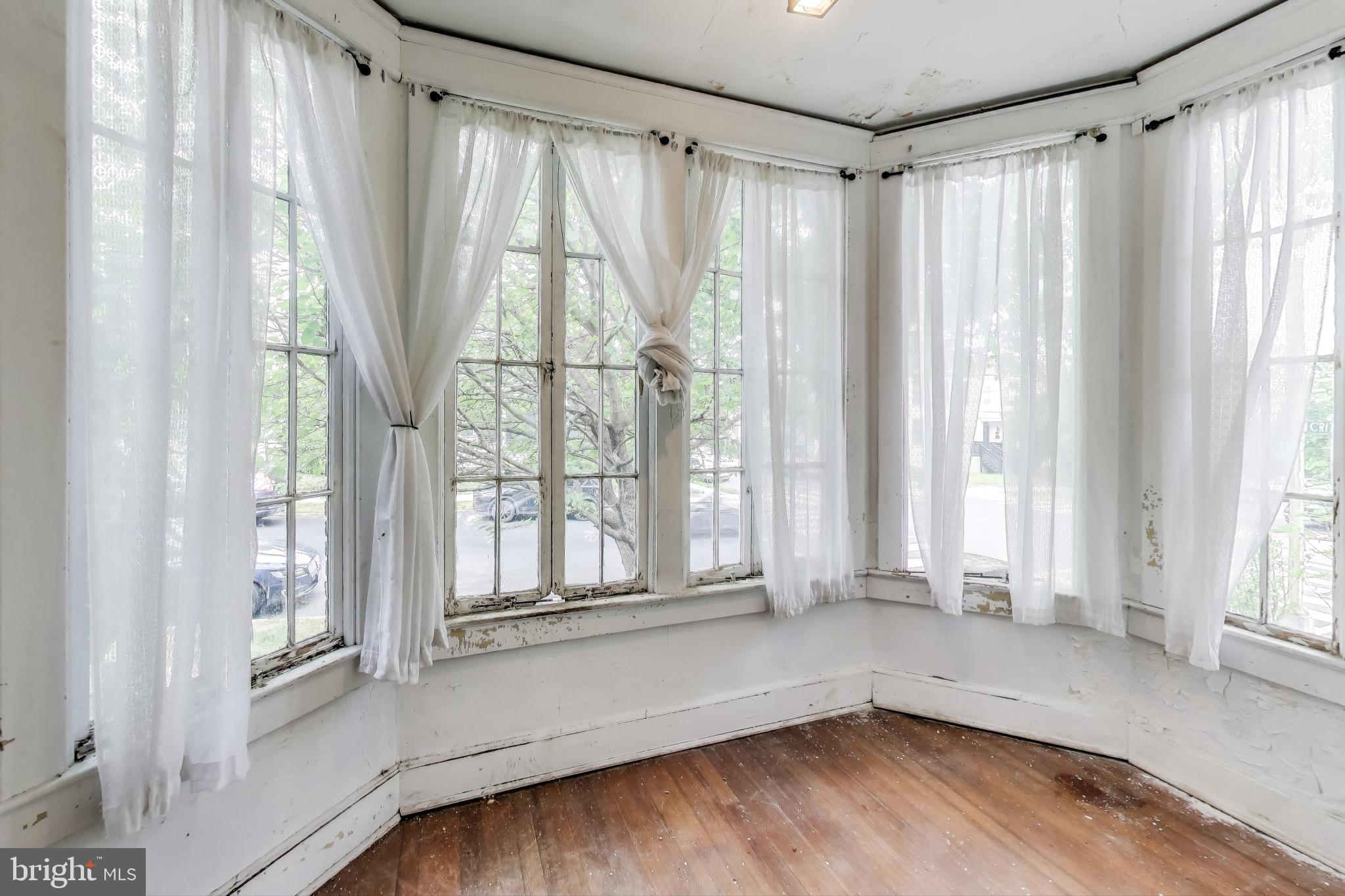 742 Crittenden St NW