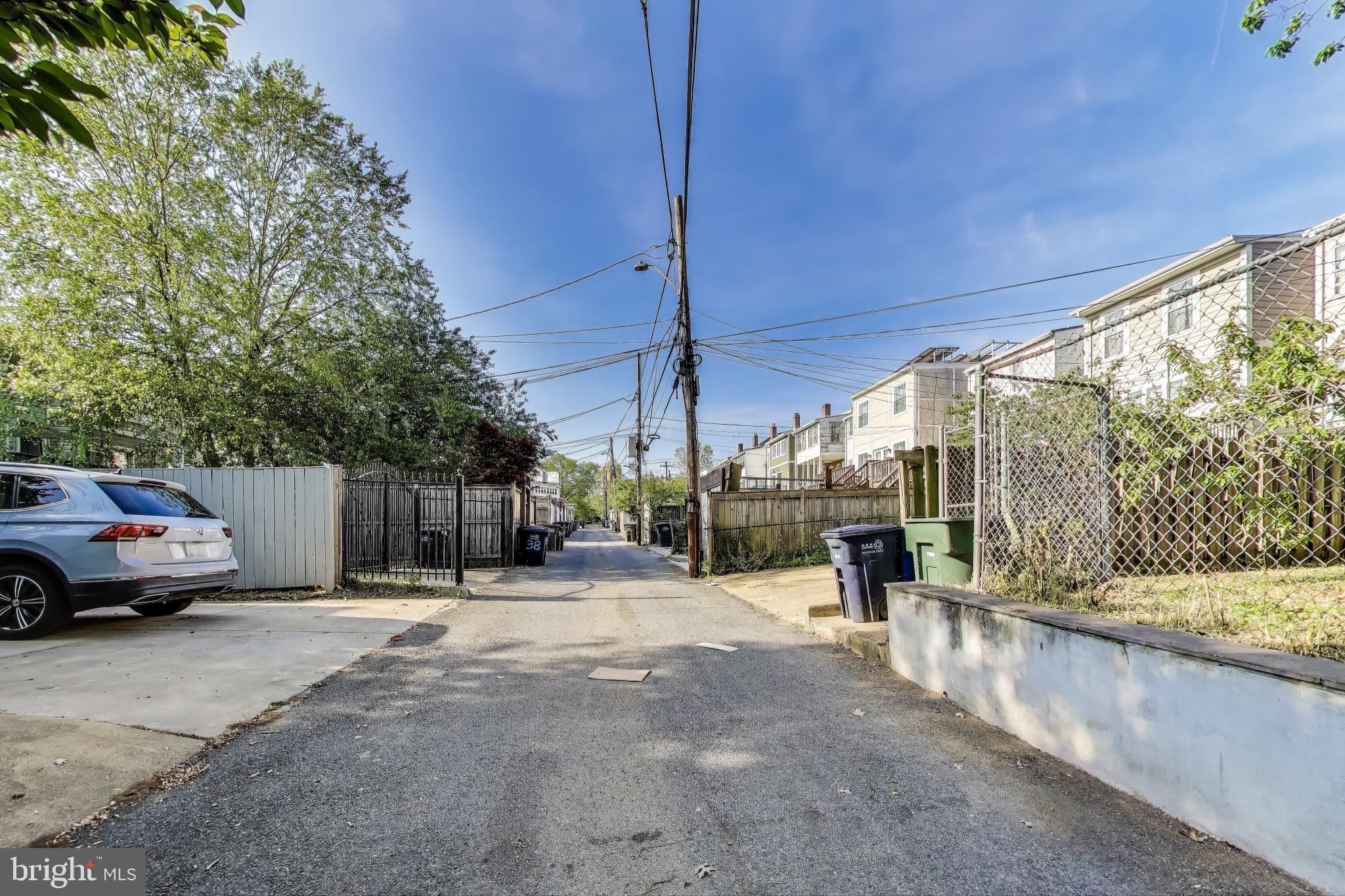 742 Crittenden St NW