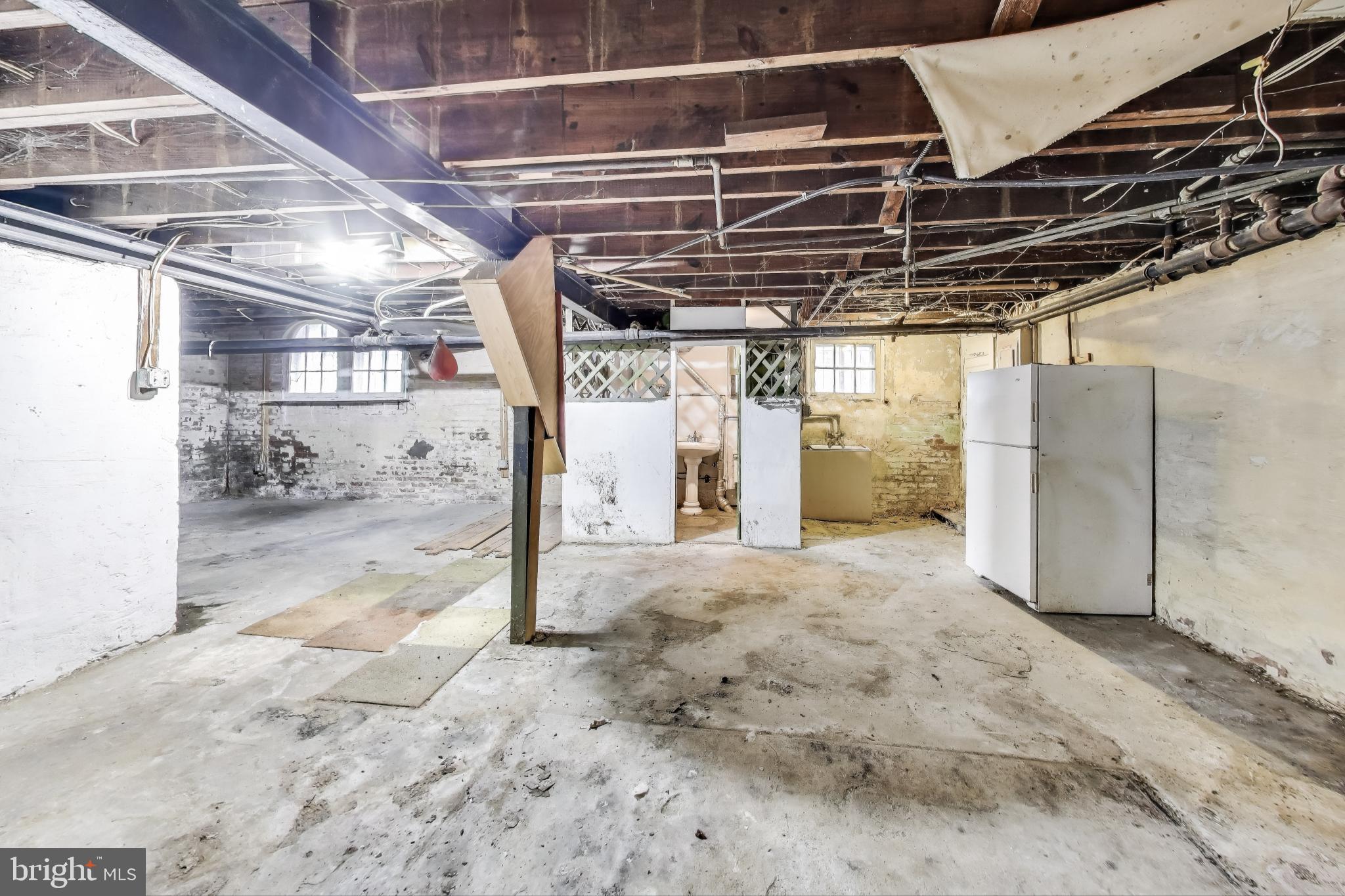 742 Crittenden St NW