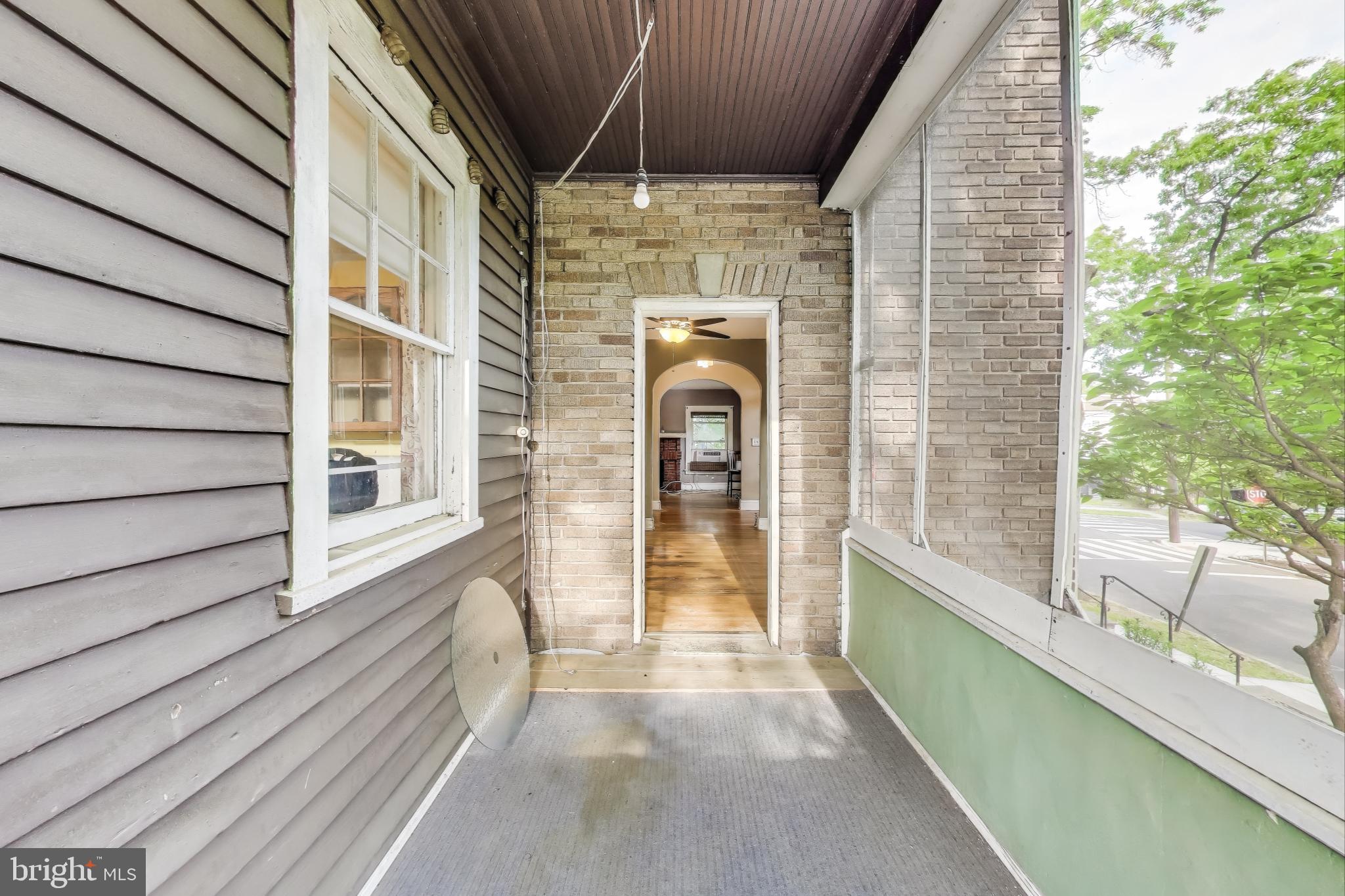 742 Crittenden St NW