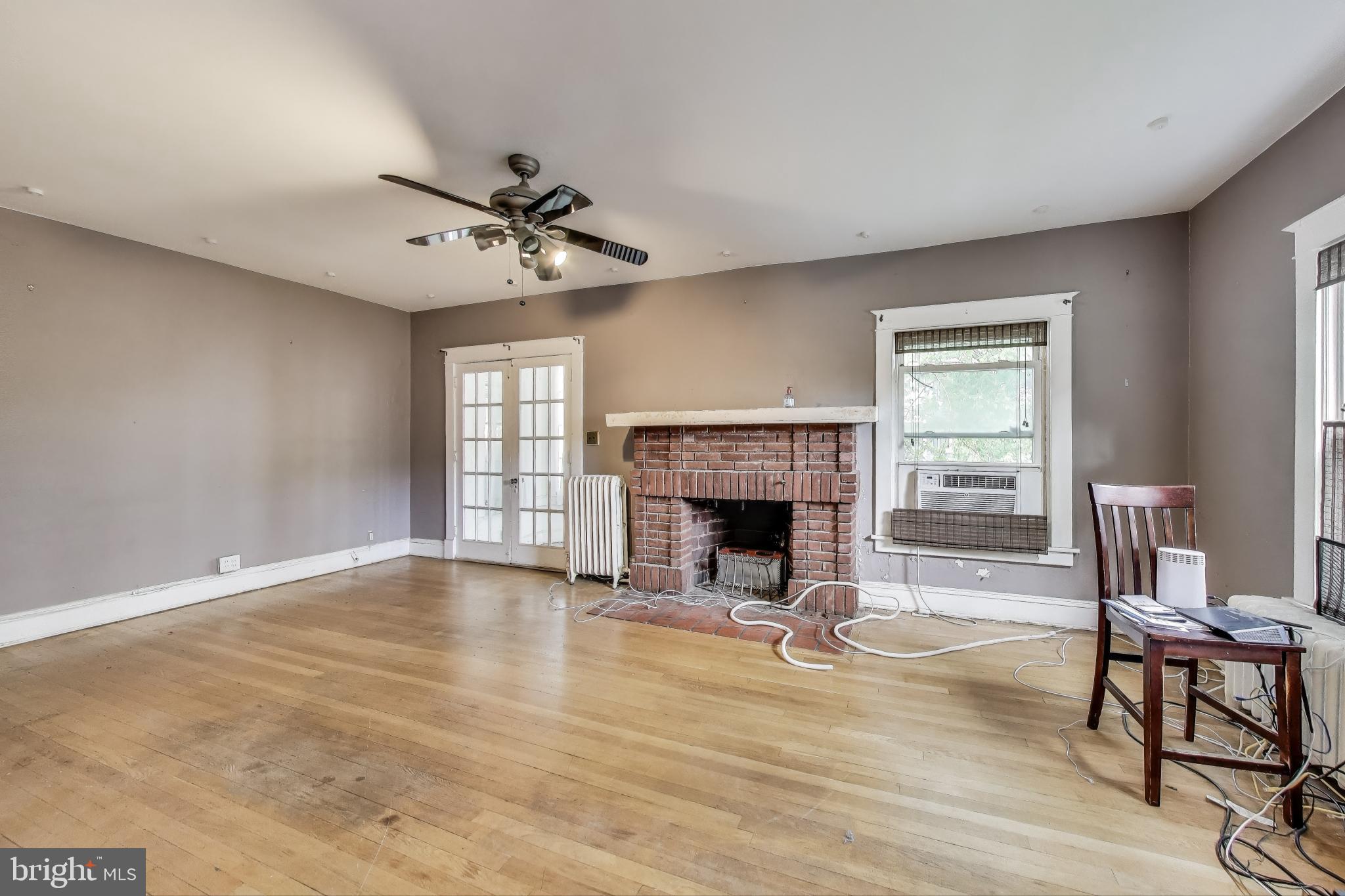 742 Crittenden St NW