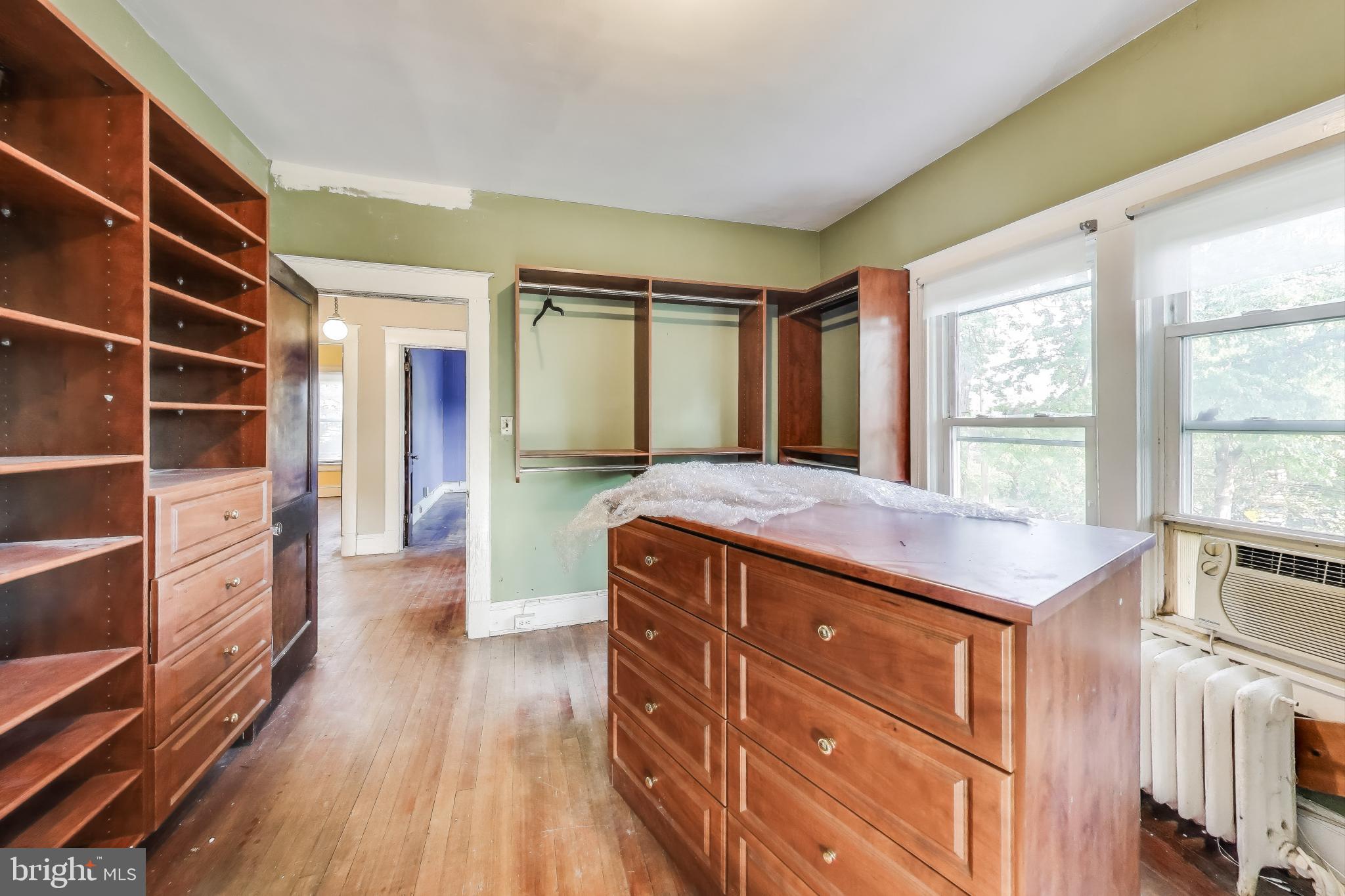 742 Crittenden St NW