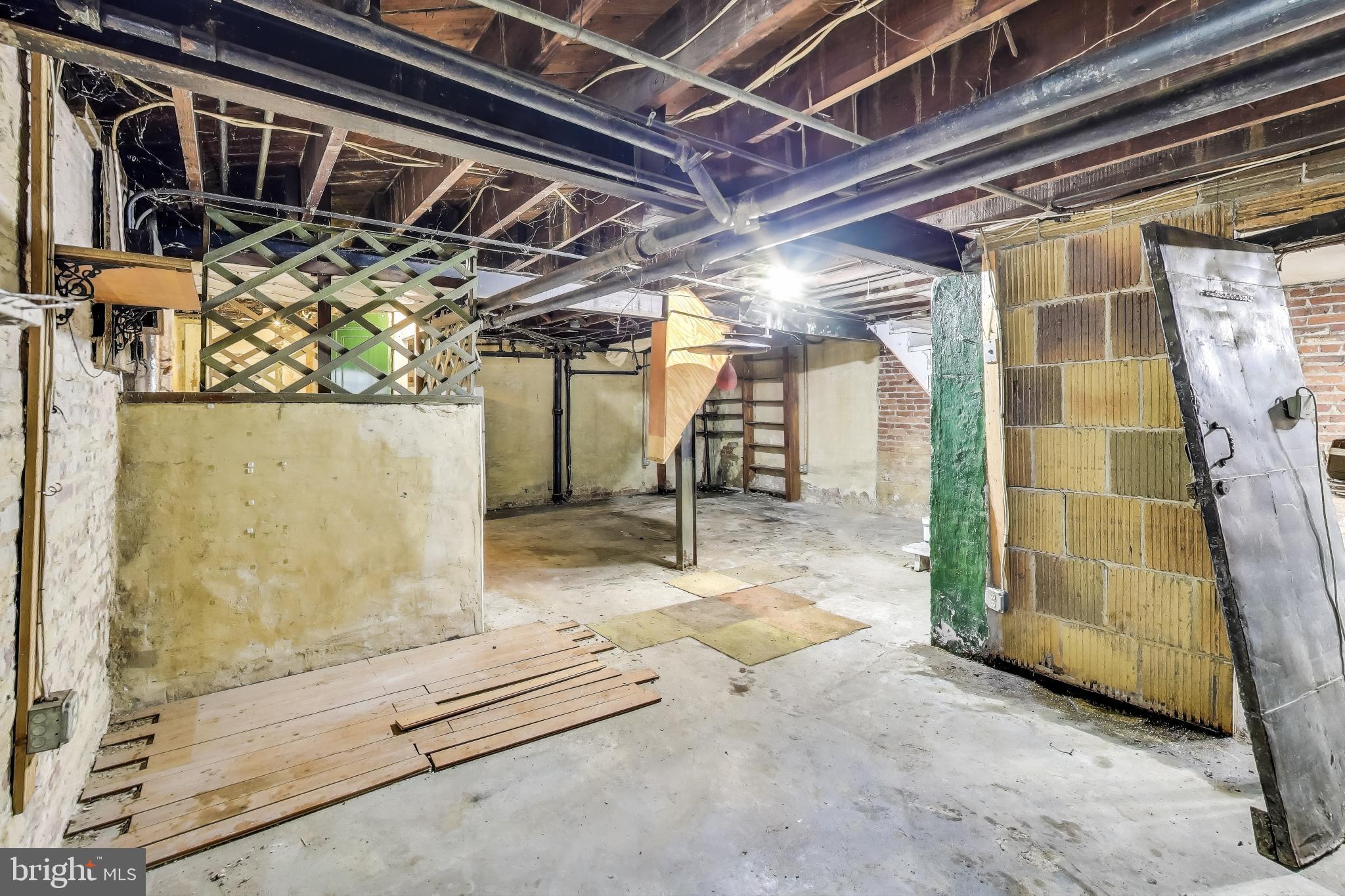 742 Crittenden St NW