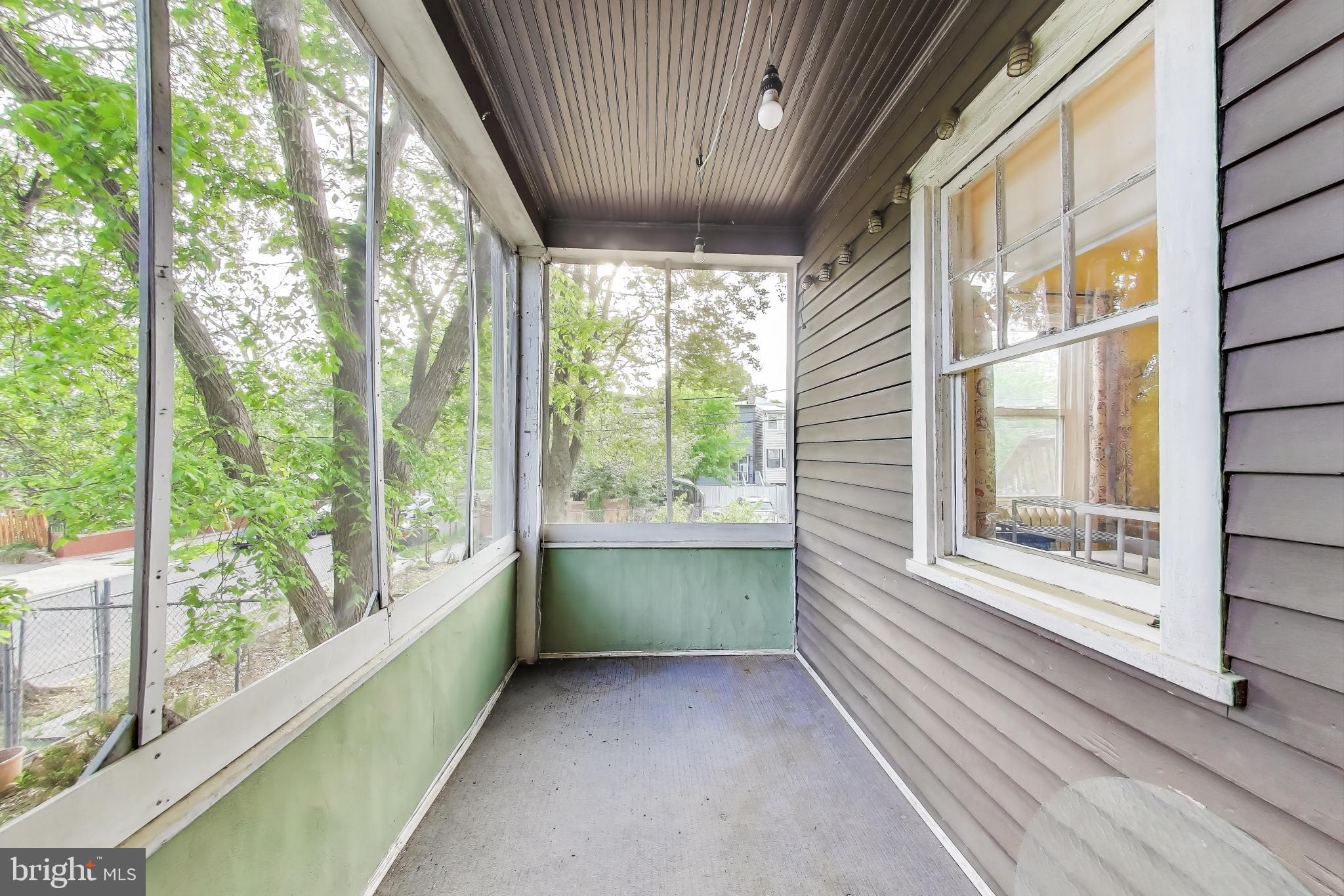 742 Crittenden St NW