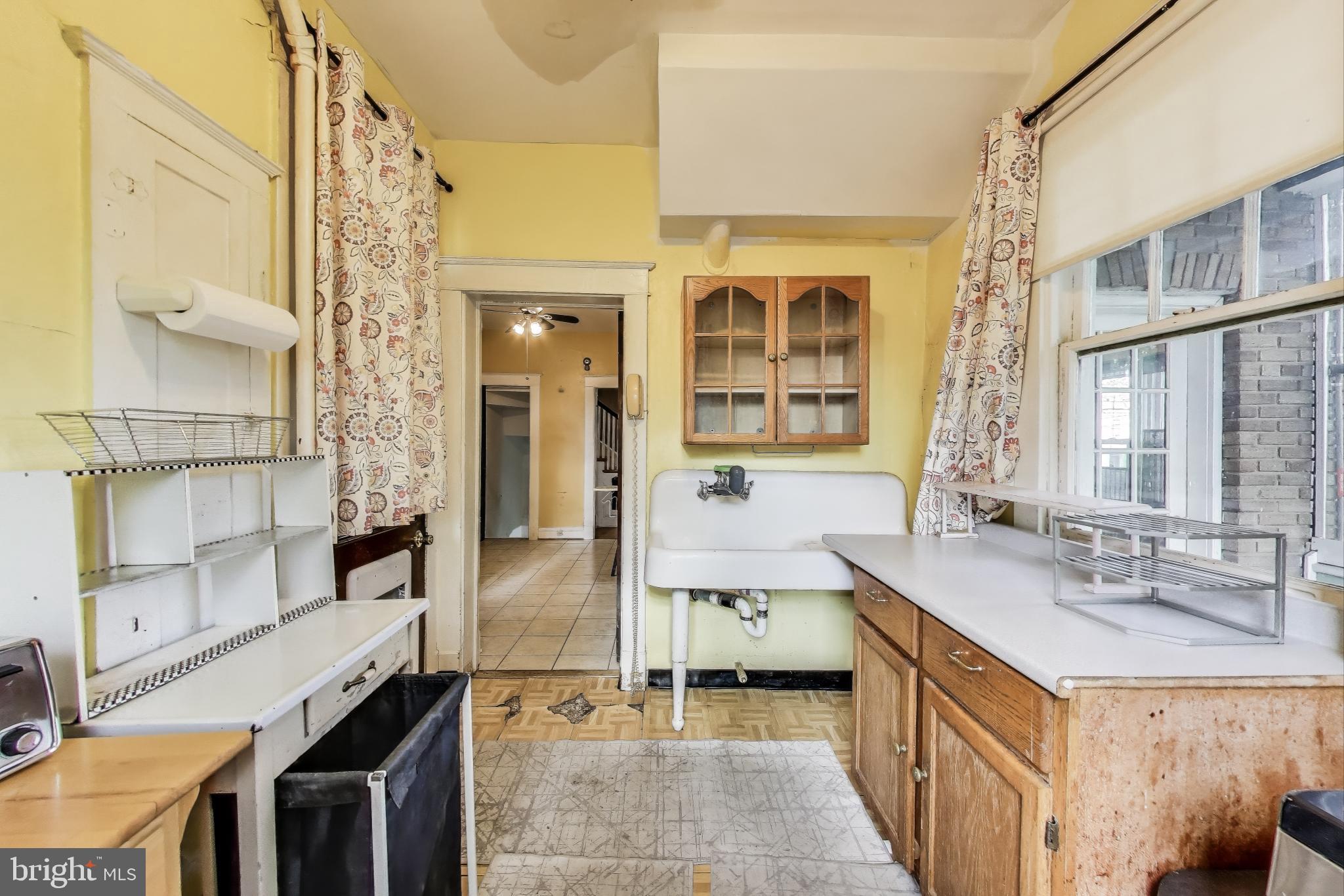 742 Crittenden St NW