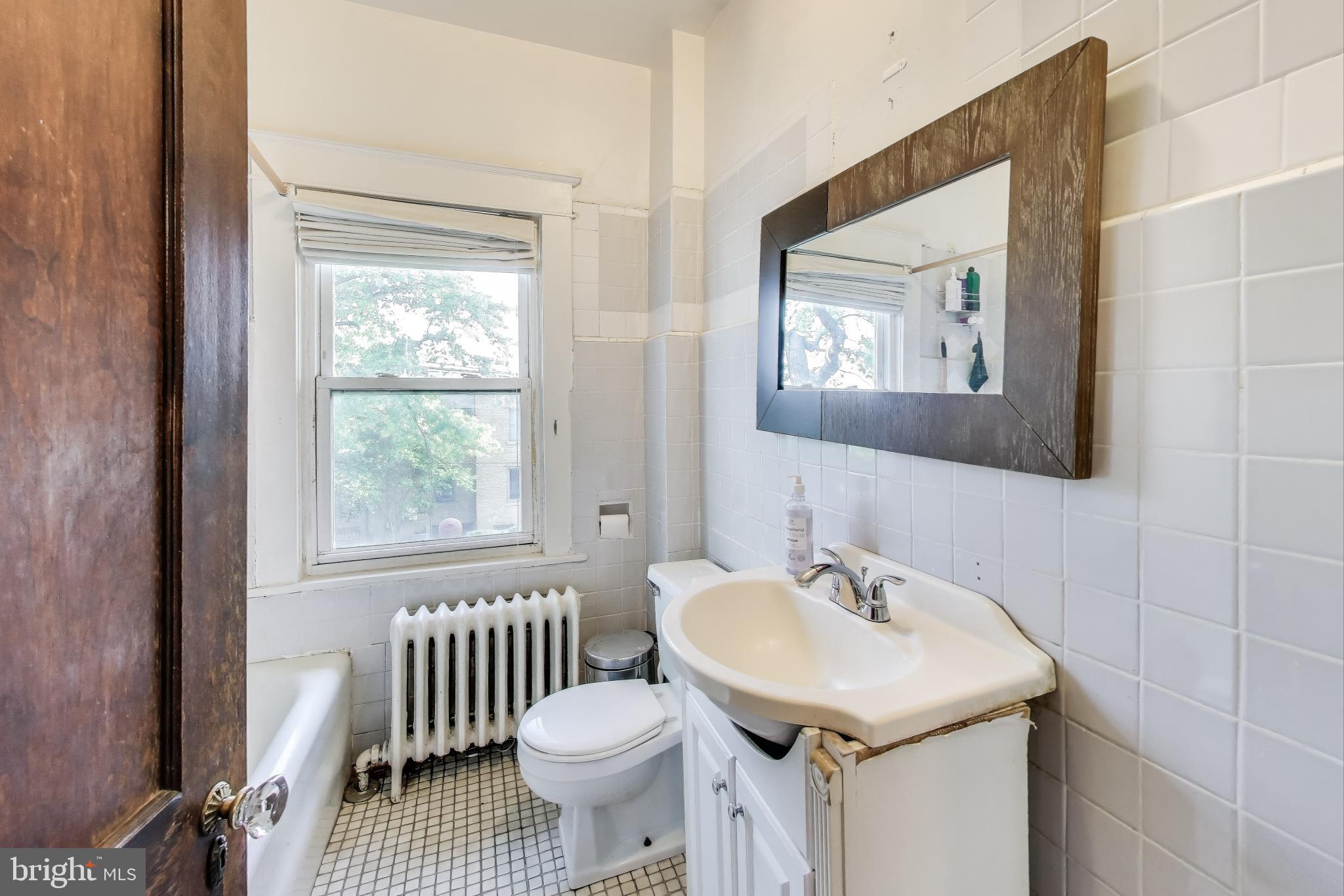 742 Crittenden St NW