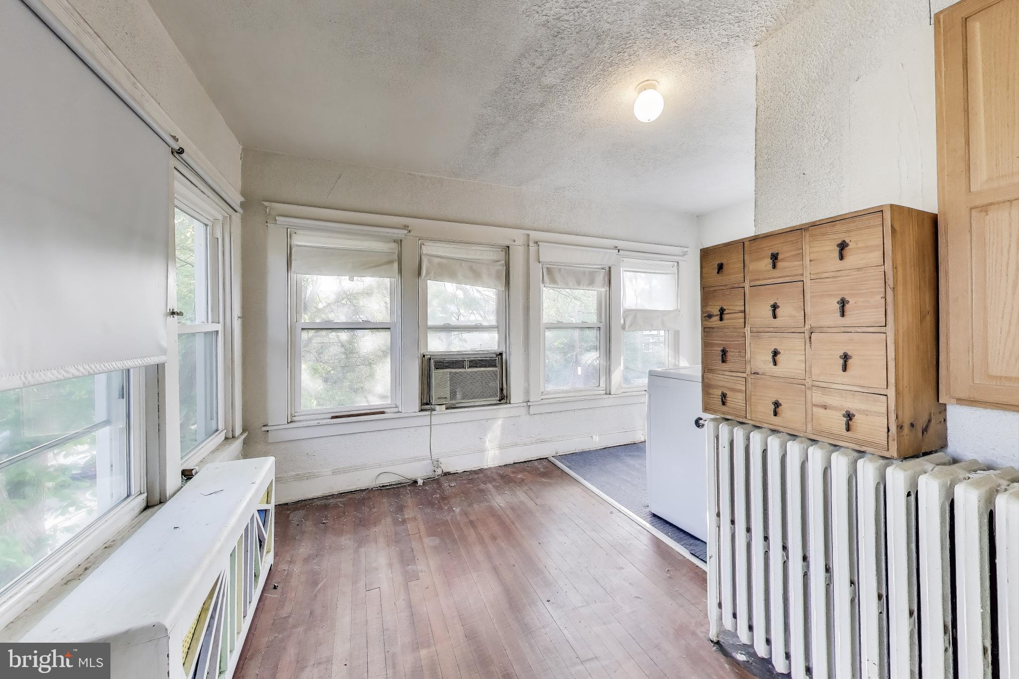 742 Crittenden St NW