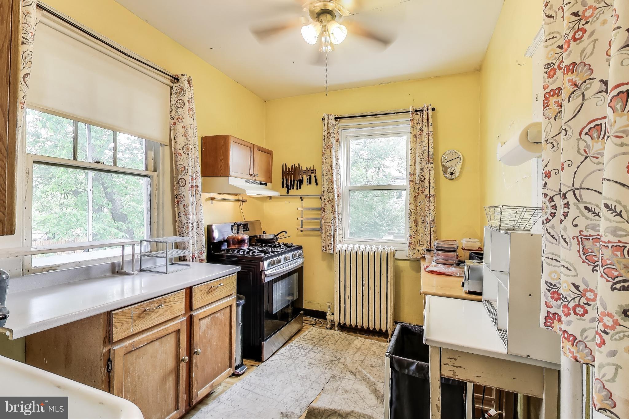 742 Crittenden St NW