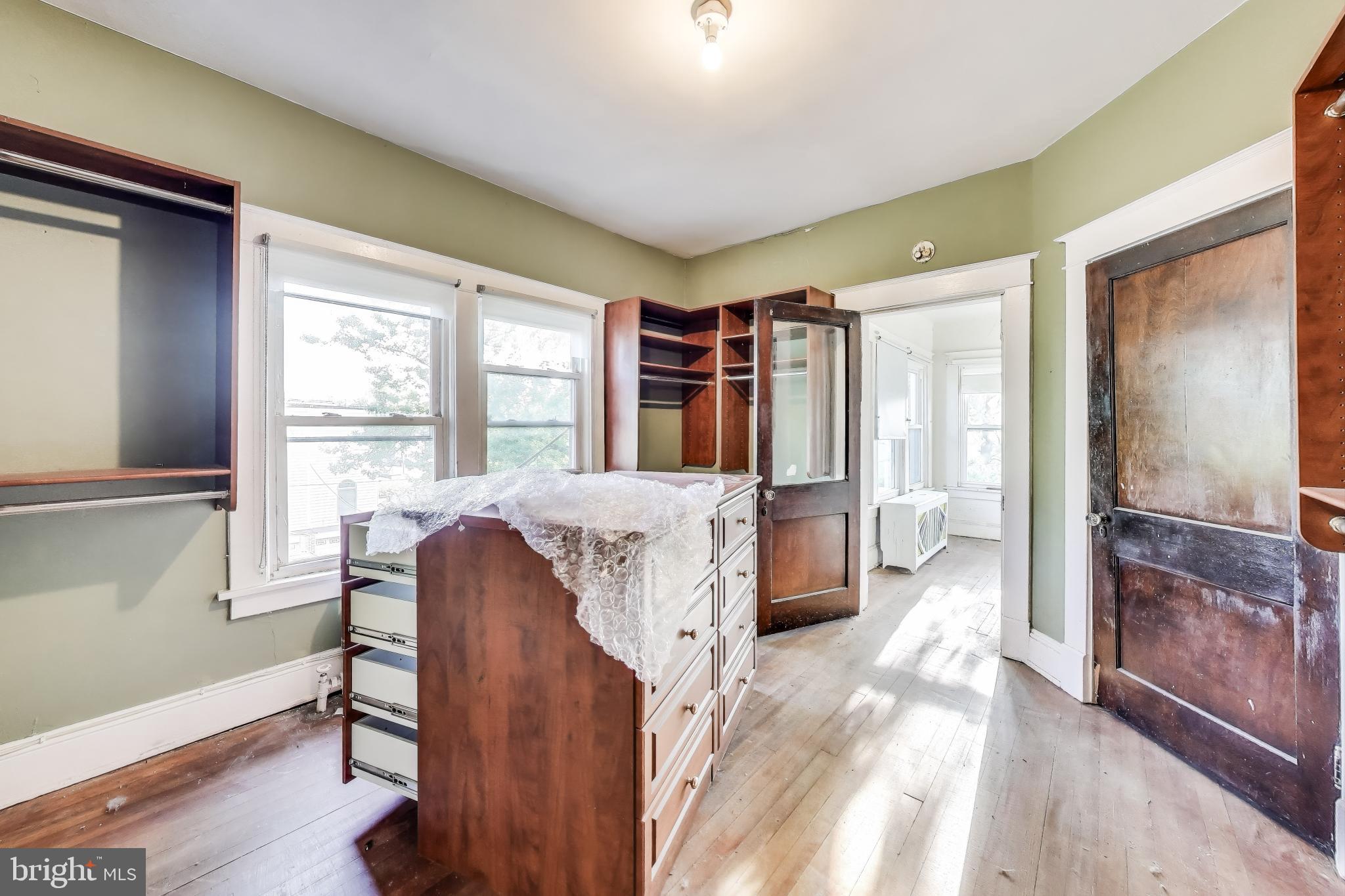 742 Crittenden St NW