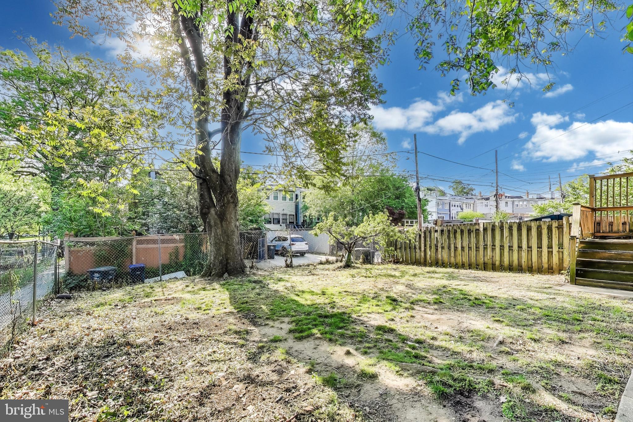 742 Crittenden St NW