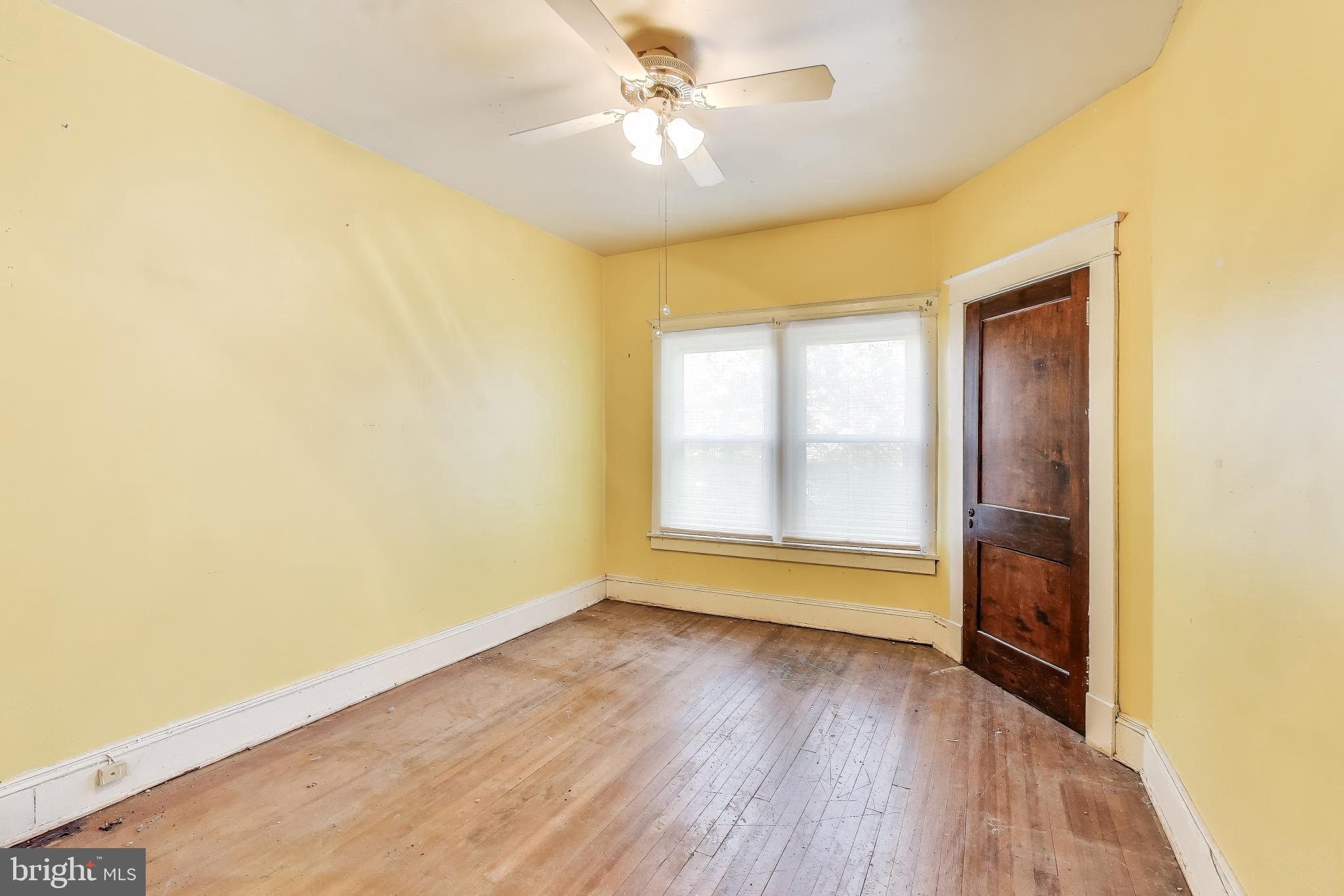 742 Crittenden St NW