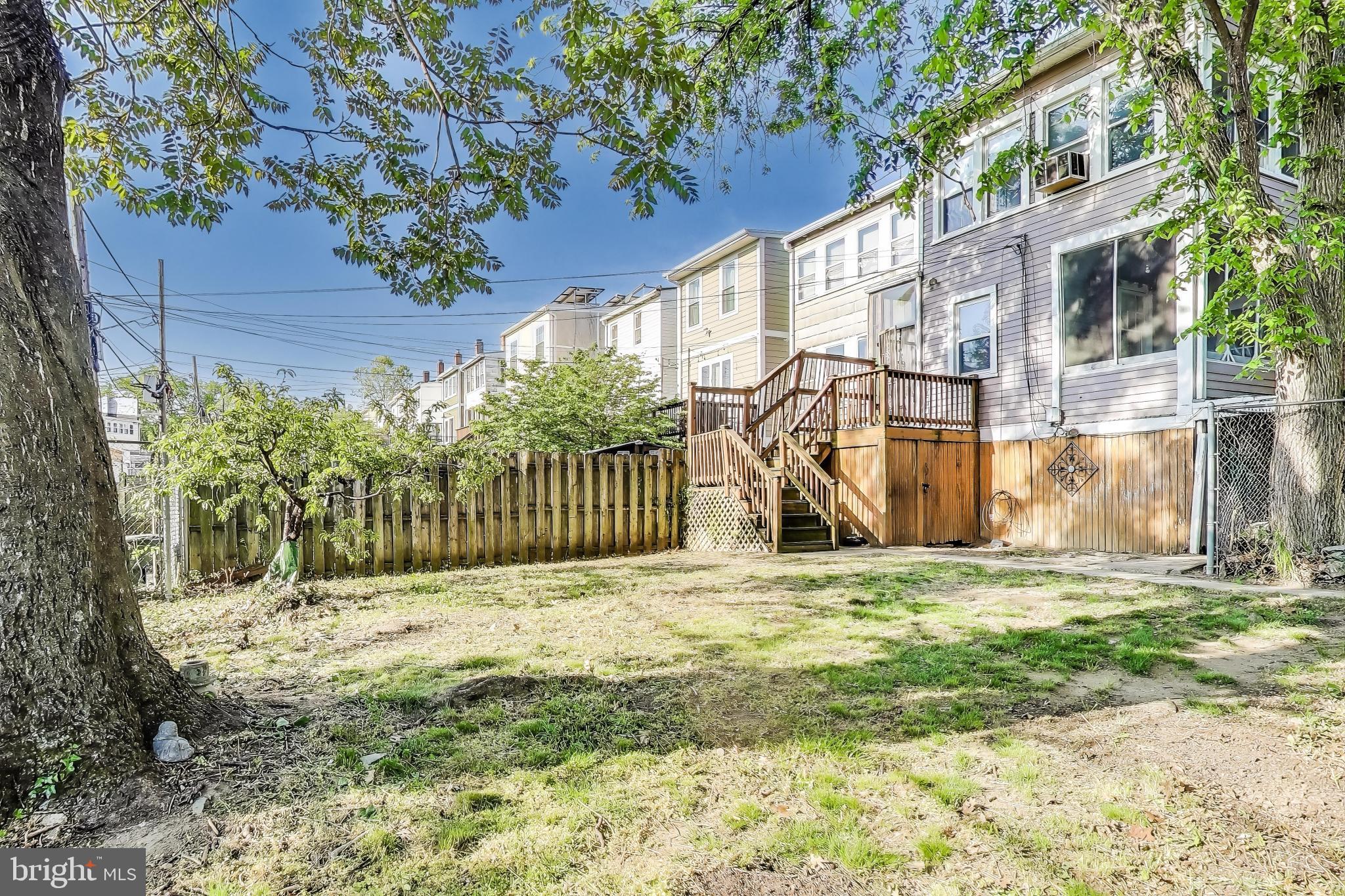 742 Crittenden St NW