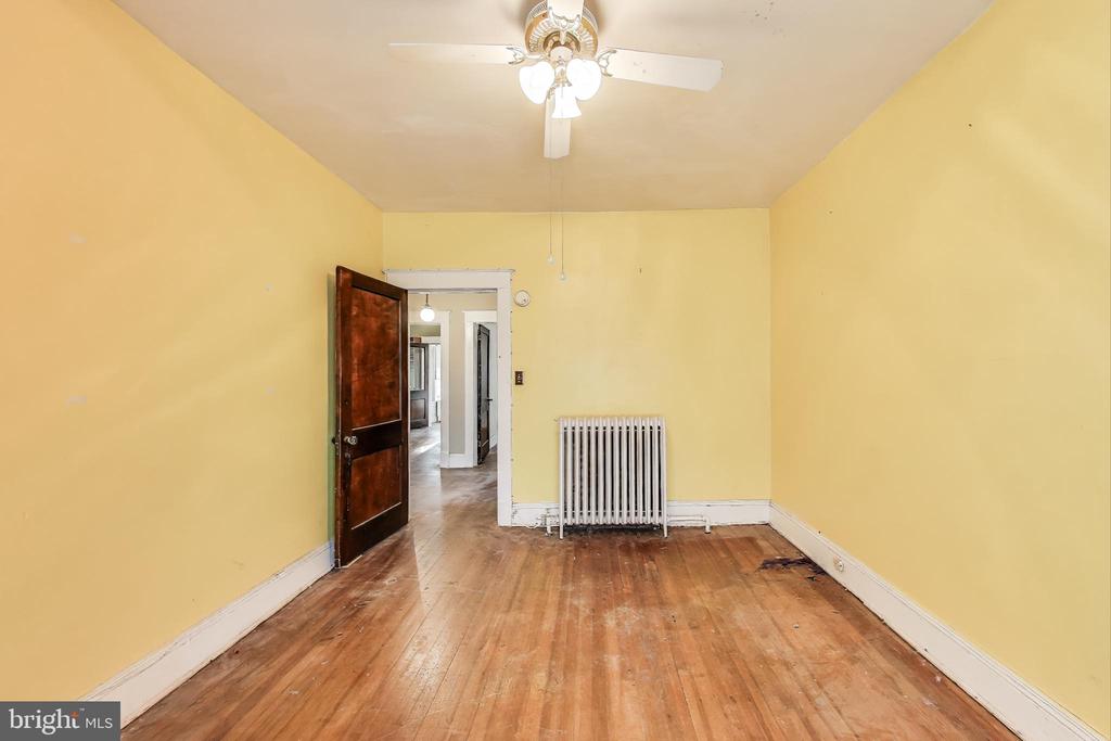 742 Crittenden St NW
