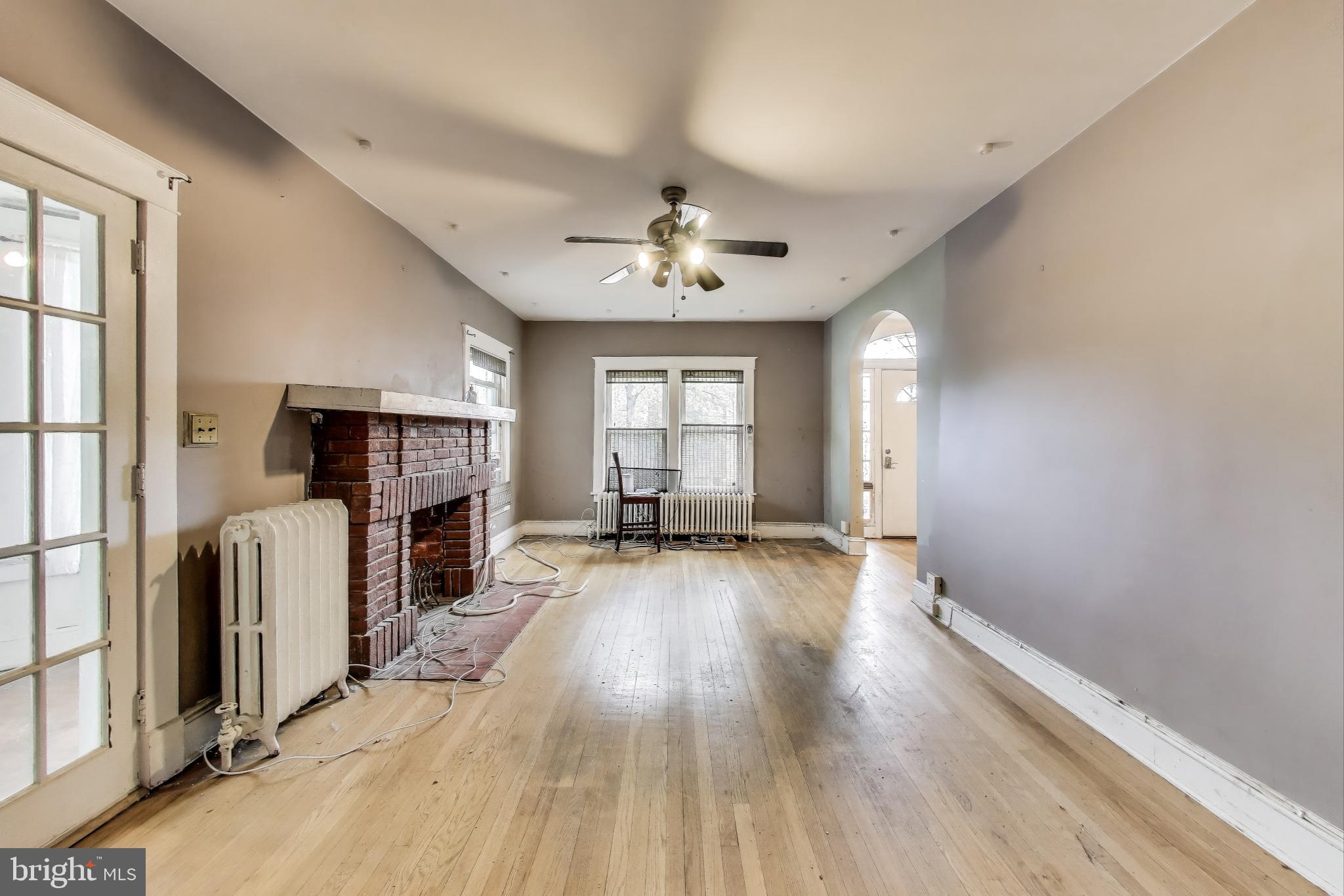 742 Crittenden St NW