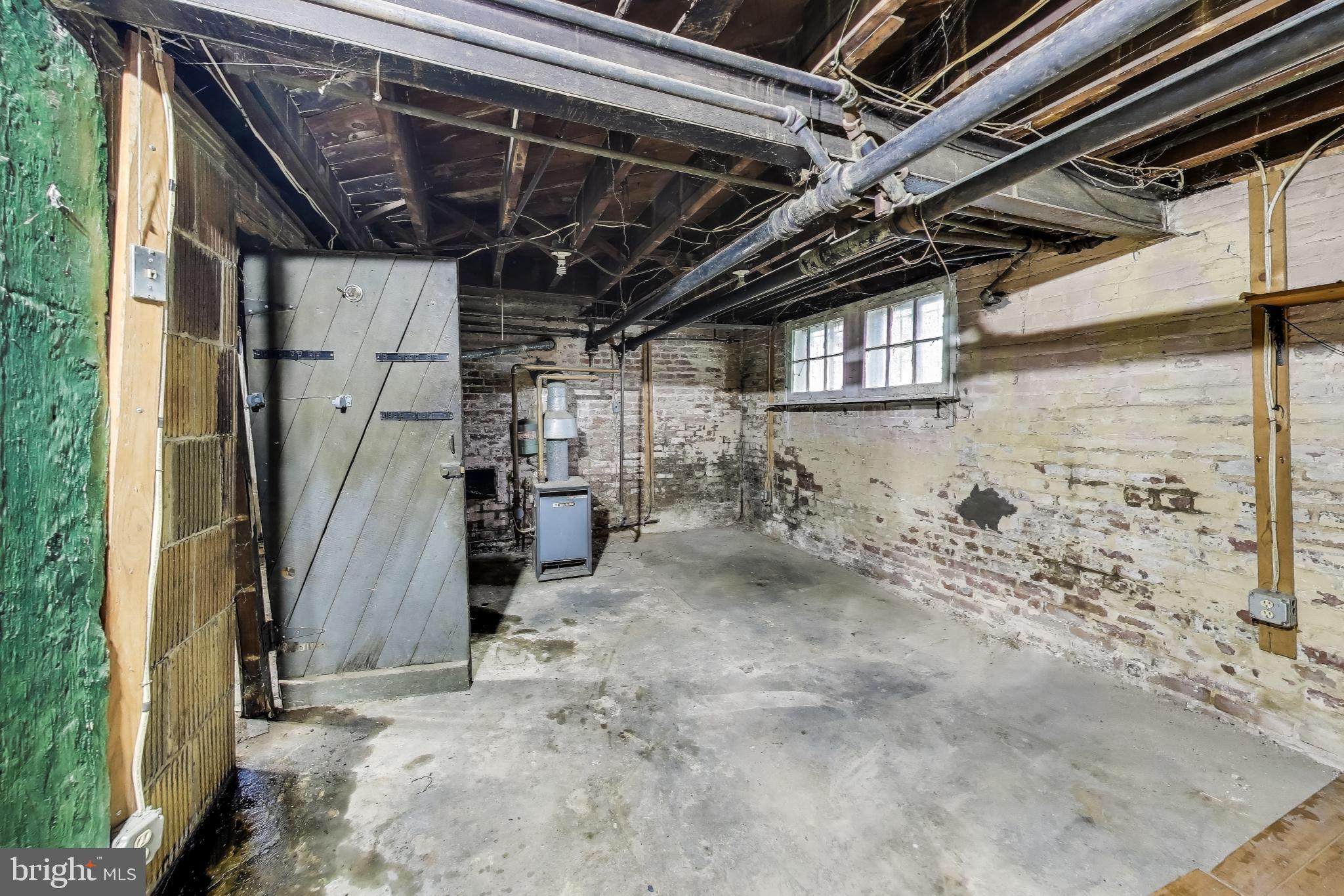 742 Crittenden St NW