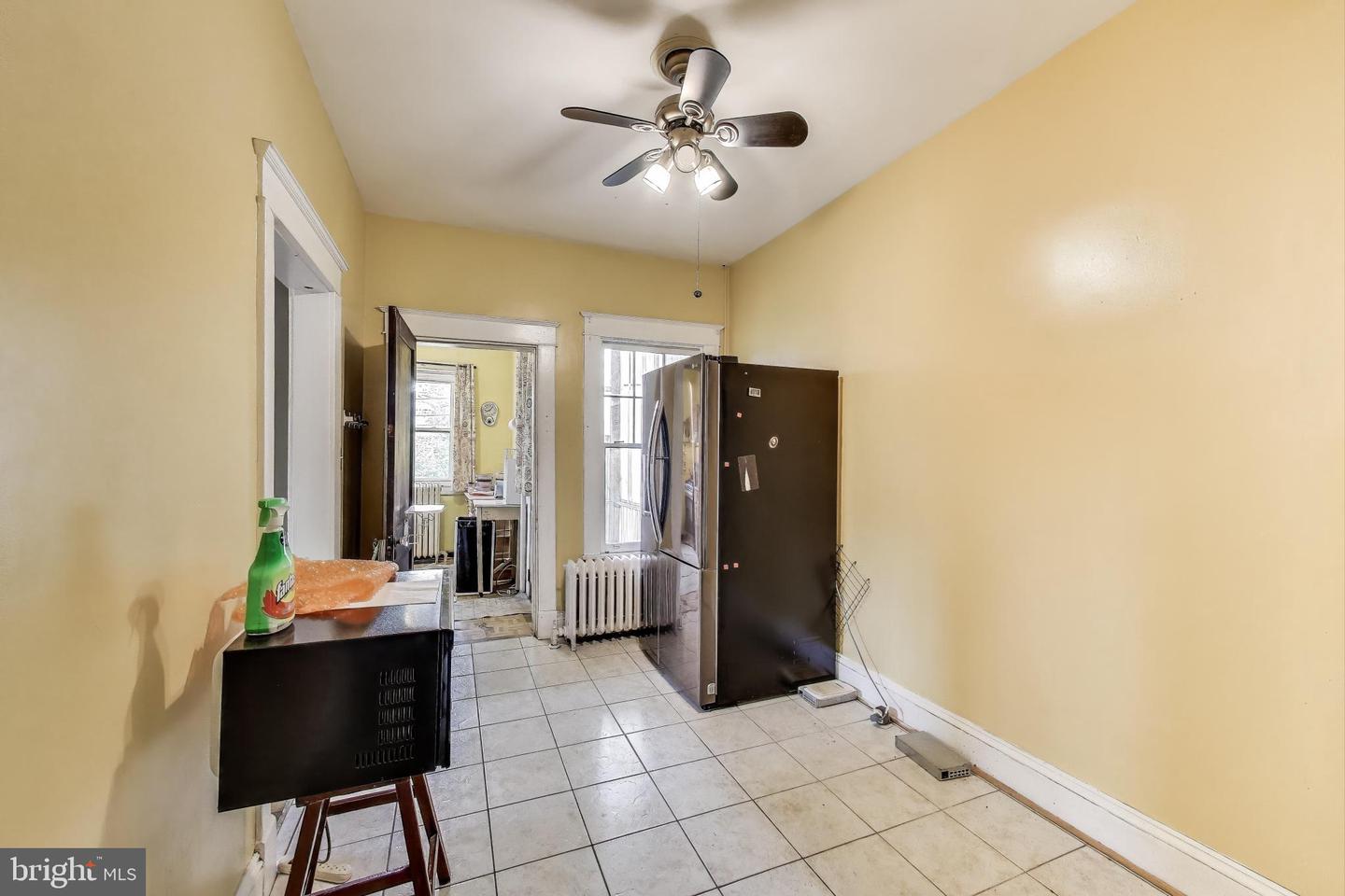 742 Crittenden St NW