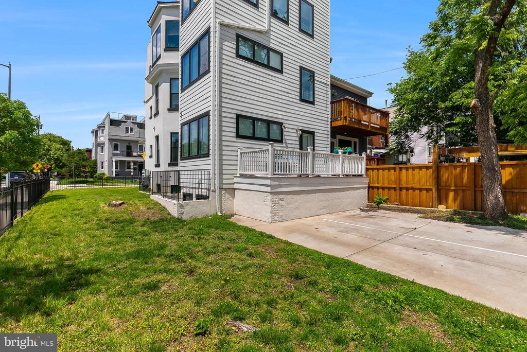 1201 STAPLES STREET NE 1