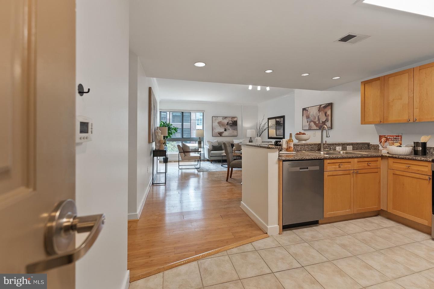 777 7th St NW #320