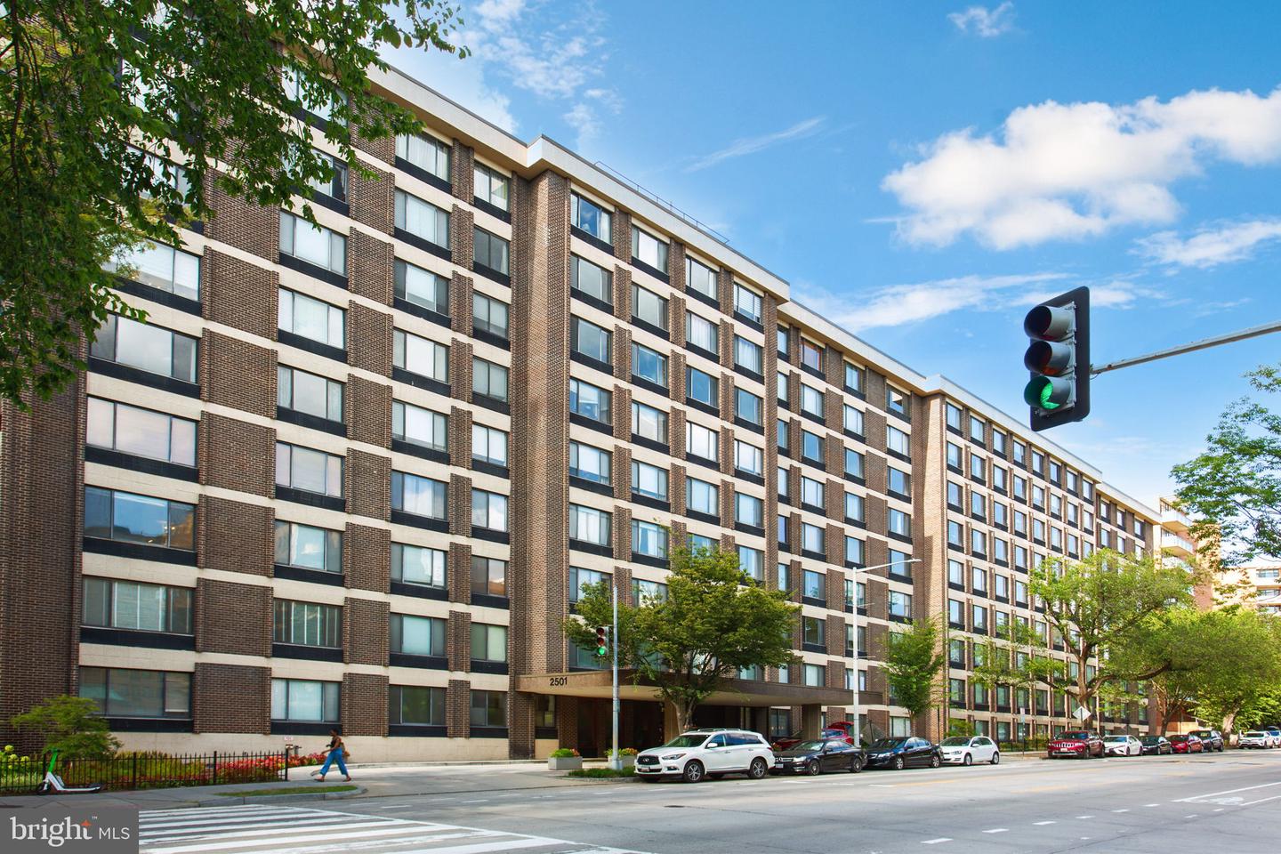 2501 Calvert St NW #802