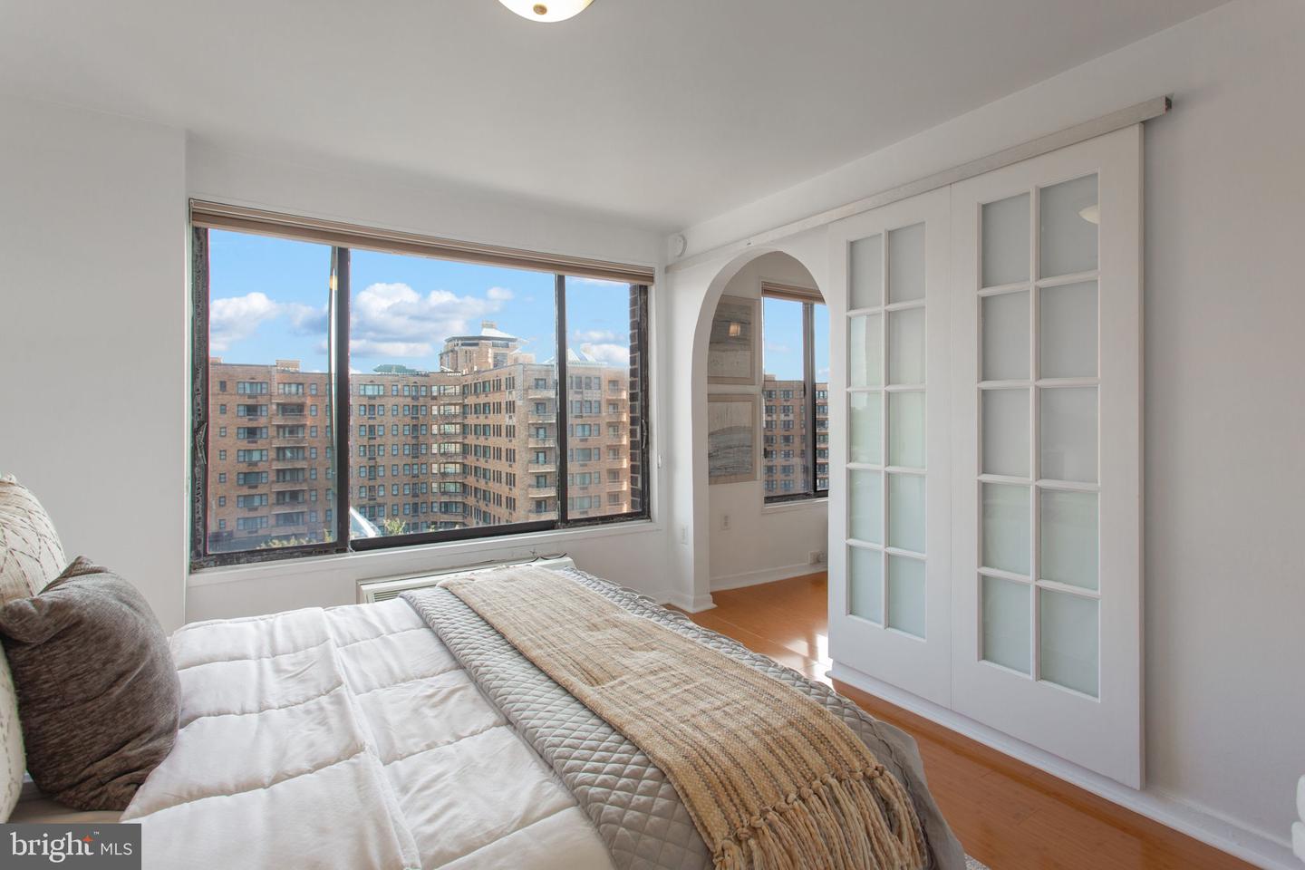 2501 Calvert St NW #802