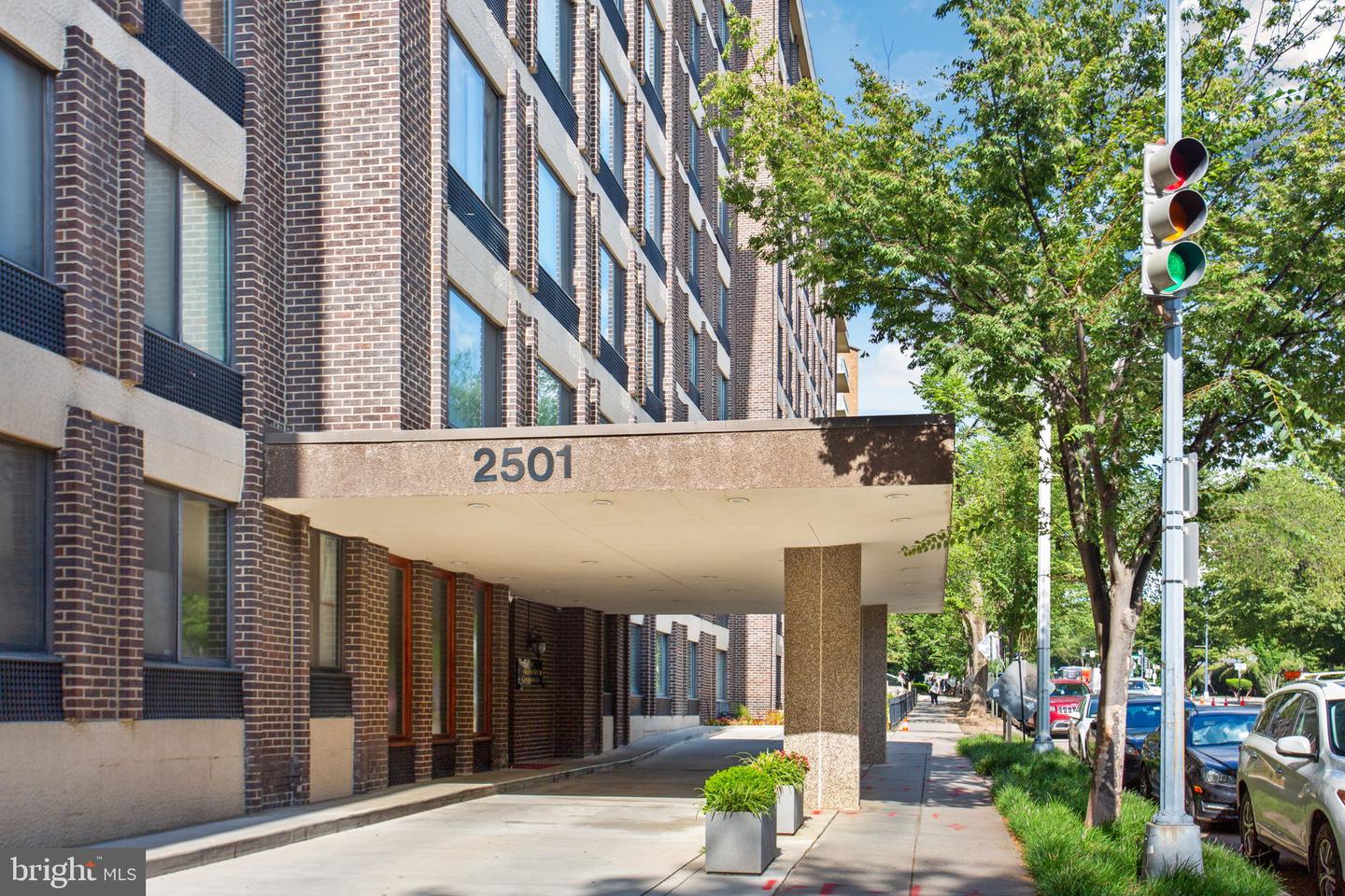 2501 Calvert St NW #802