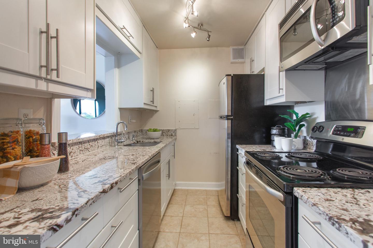 2501 Calvert St NW #802