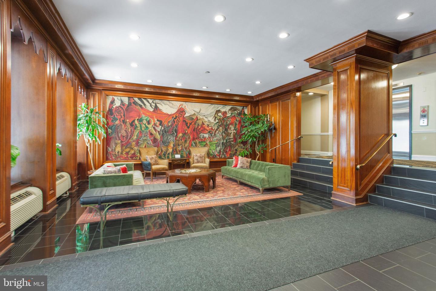 2501 Calvert St NW #802