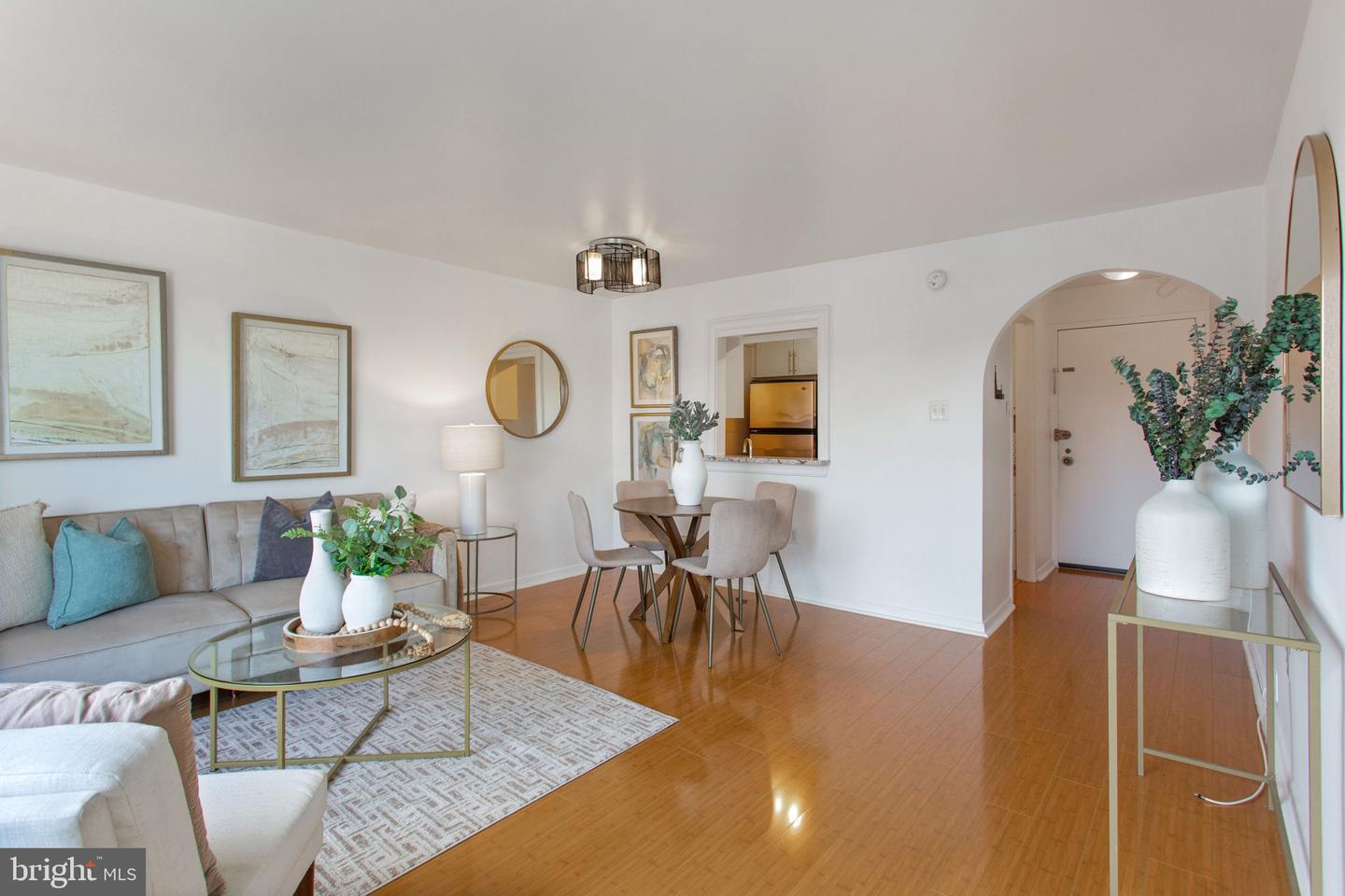 2501 Calvert St NW #802