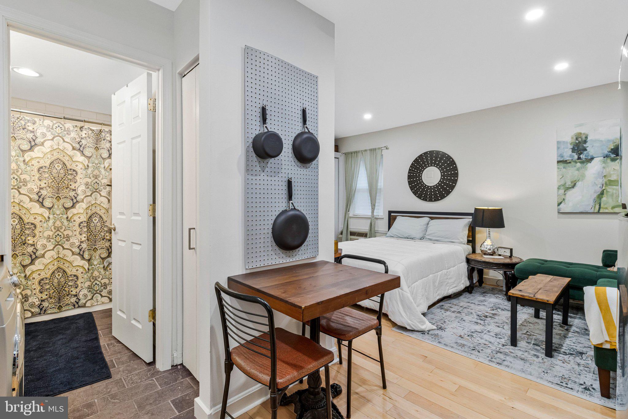 1900 15TH STREET NW 4