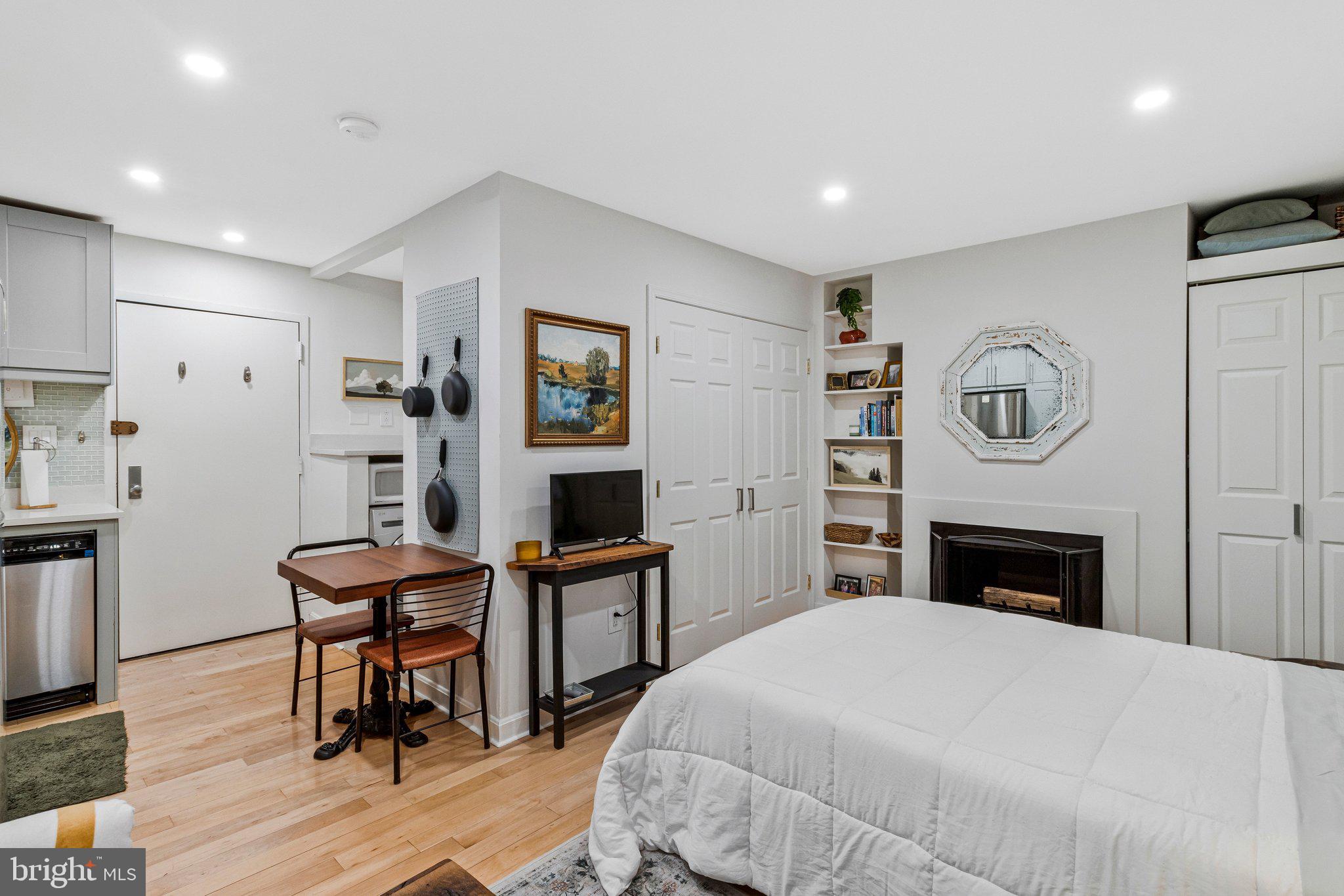 1900 15TH STREET NW 4