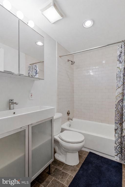 1900 15TH STREET NW 4