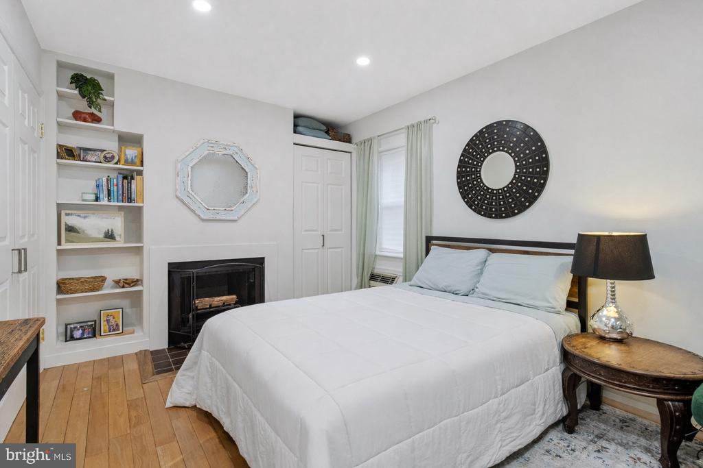 1900 15TH STREET NW 4