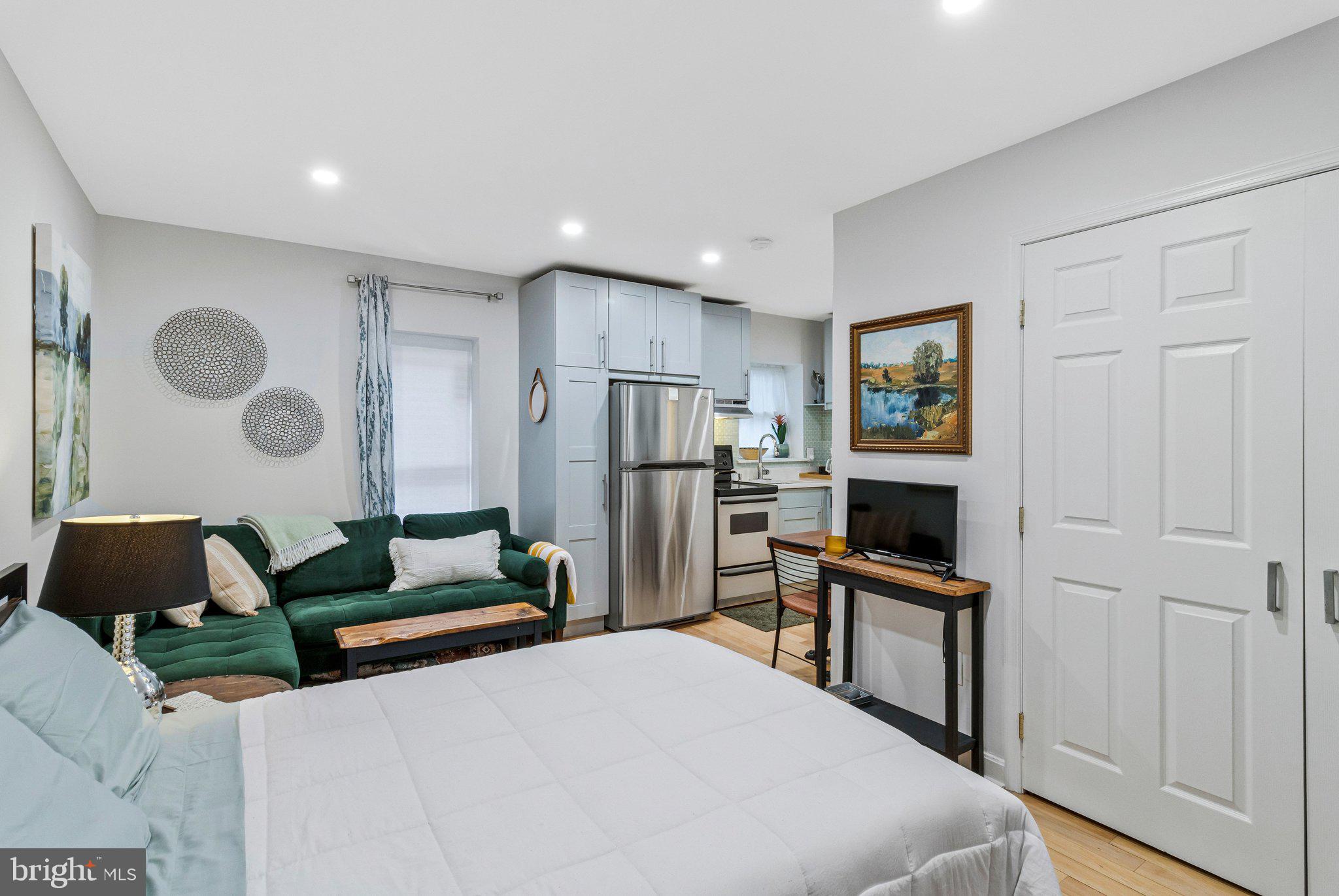 1900 15TH STREET NW 4