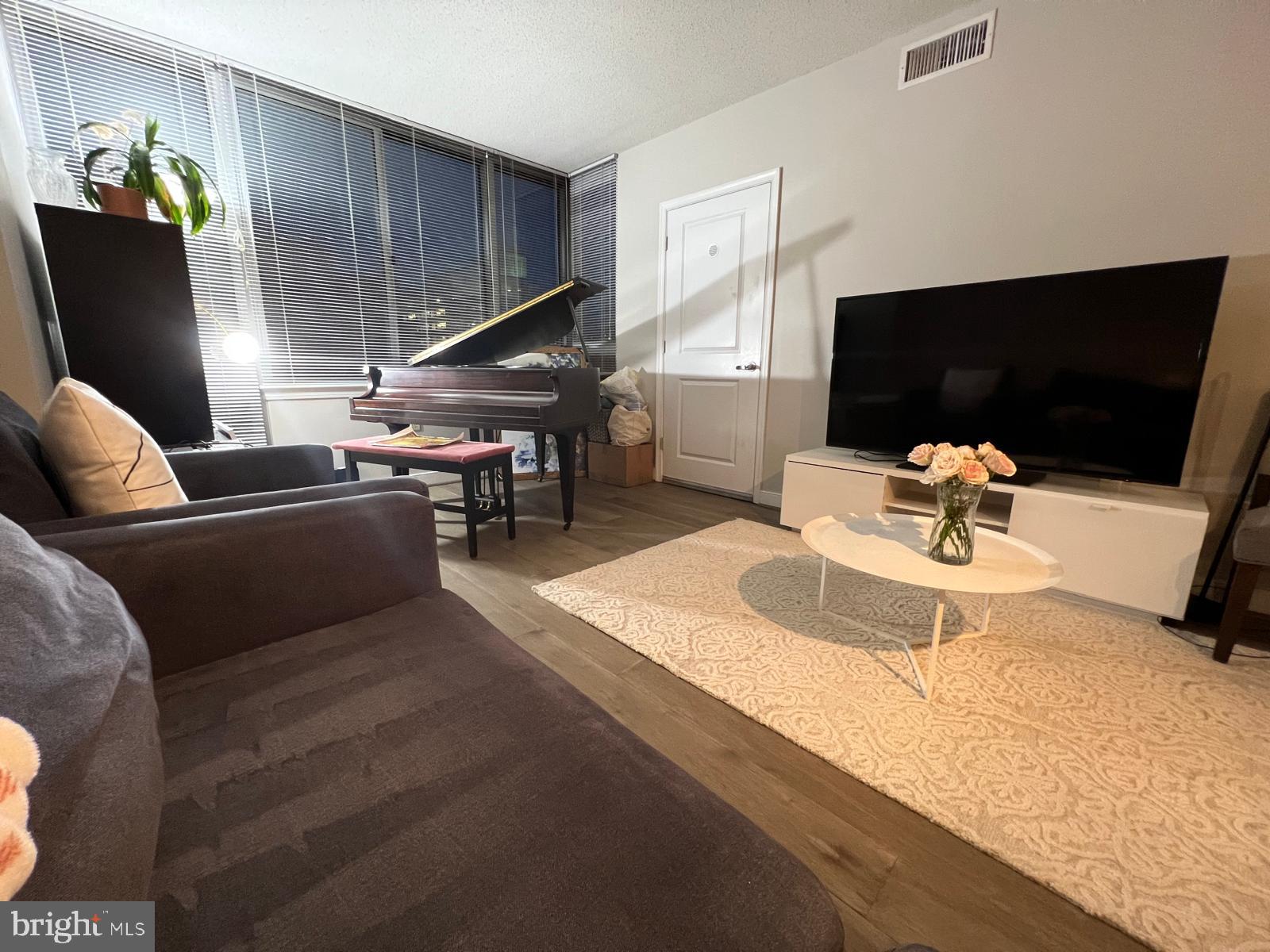 555 MASSACHUSETTS AVENUE NW 807