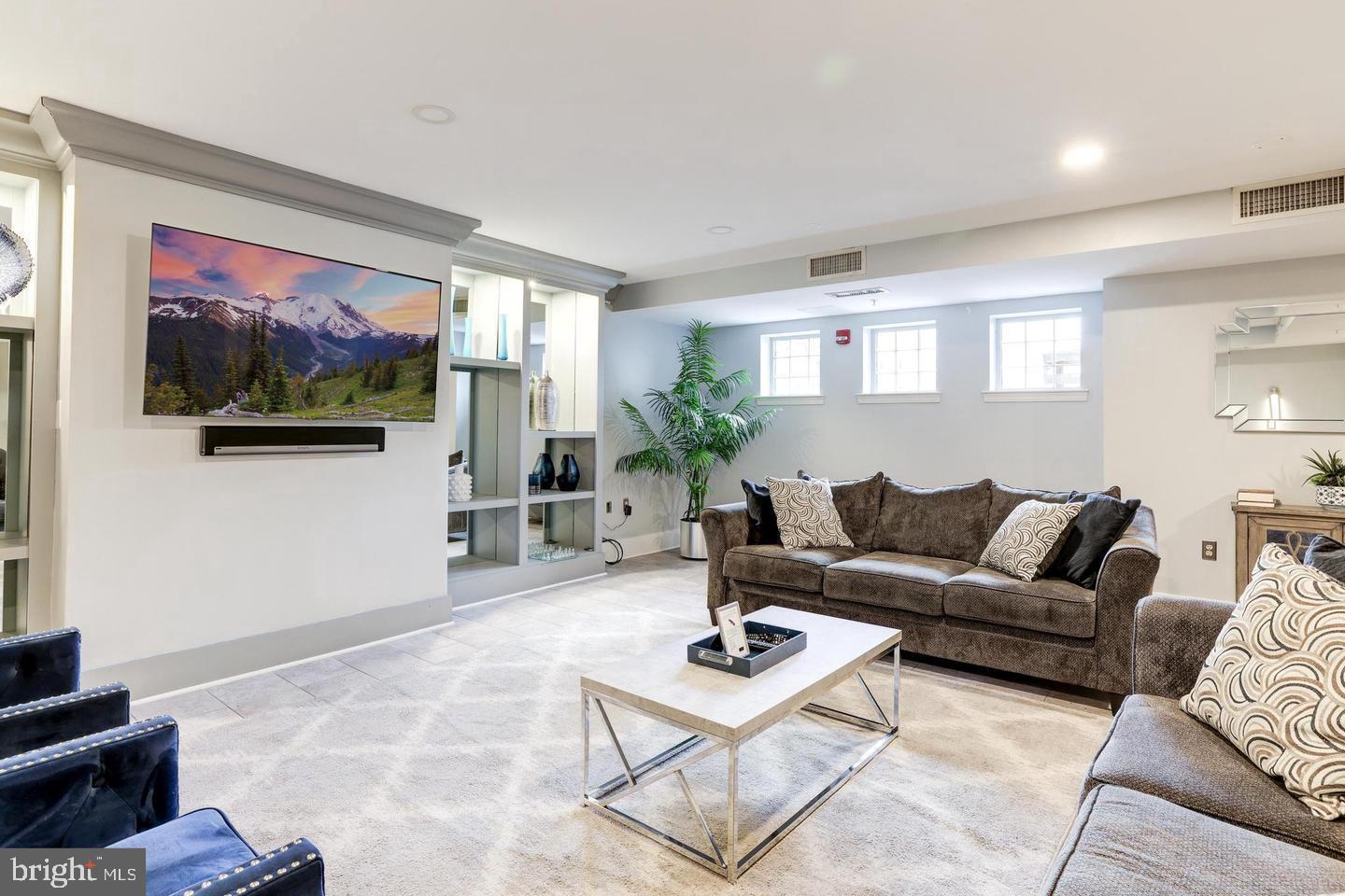 555 MASSACHUSETTS AVENUE NW 807